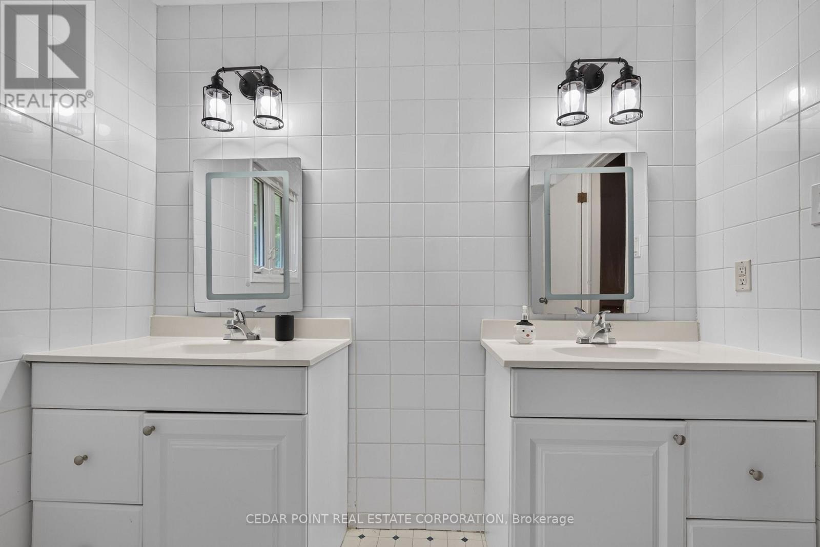 1096 Fair Birch Drive, Mississauga, Ontario L5H 1M3 - Photo 31 - W13474250
