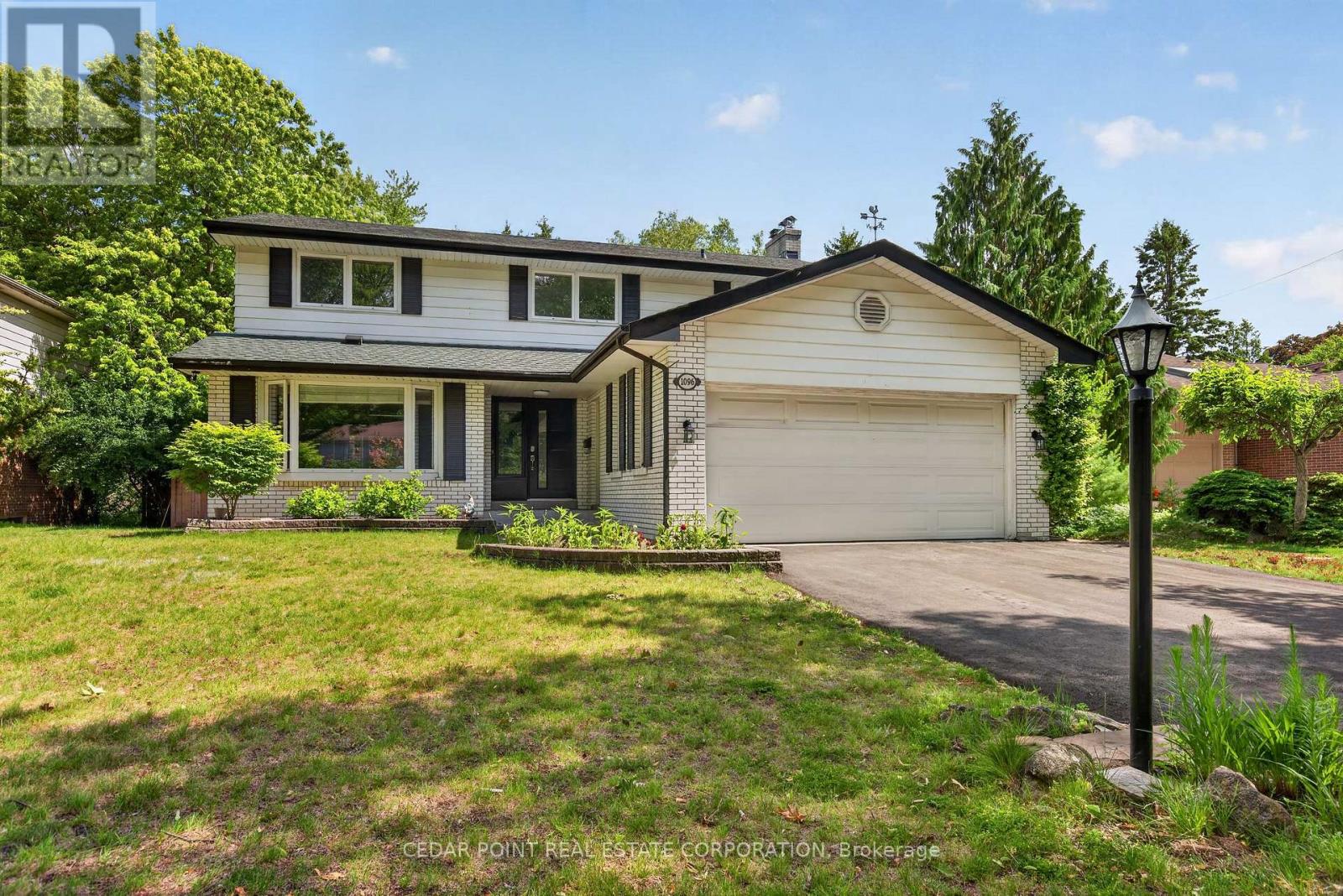 1096 Fair Birch Drive, Mississauga, Ontario L5H 1M3 - Photo 3 - W13474250