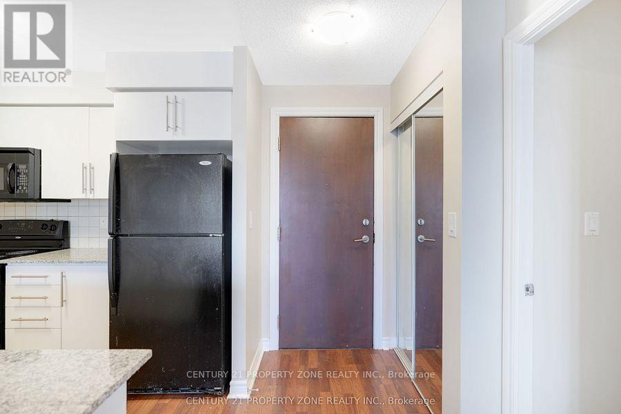 1703 - 310 Burnhamthorpe Road W, Mississauga, Ontario  L5B 4P9 - Photo 11 - W13474296