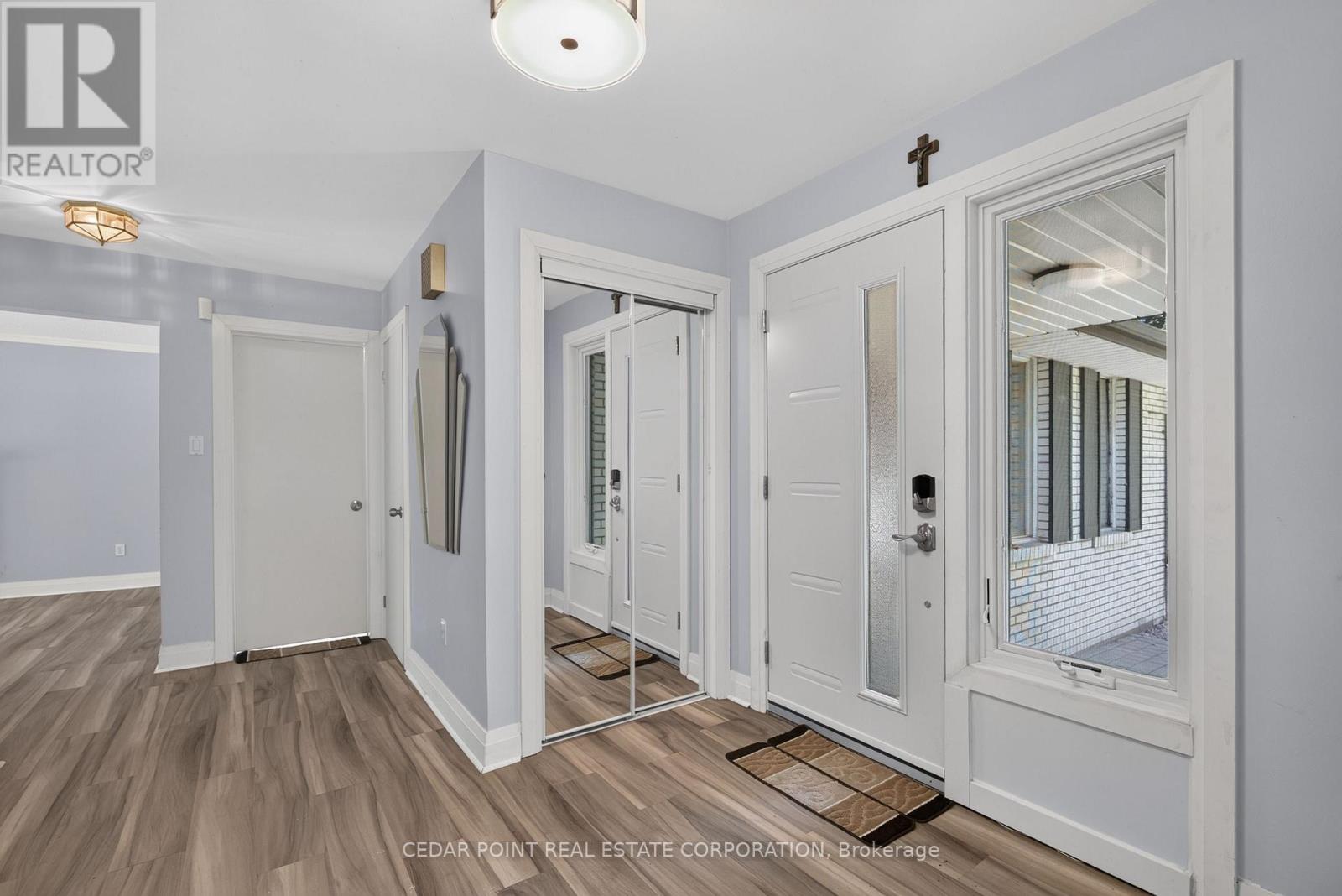 1096 Fair Birch Drive, Mississauga, Ontario L5H 1M3 - Photo 5 - W13474250