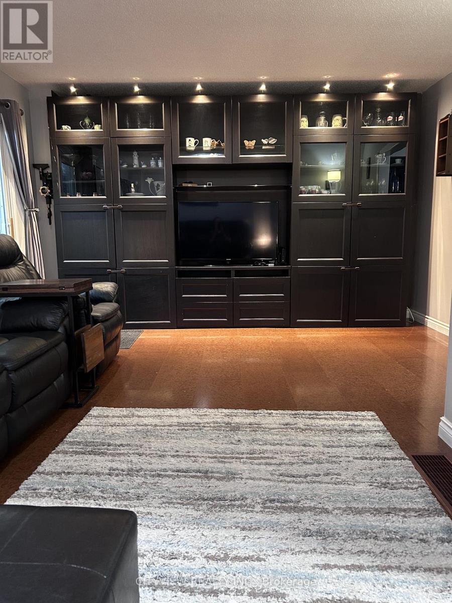 7025 Hickling Crescent, Mississauga, Ontario L5N 5A6 - Photo 7 - W13474338