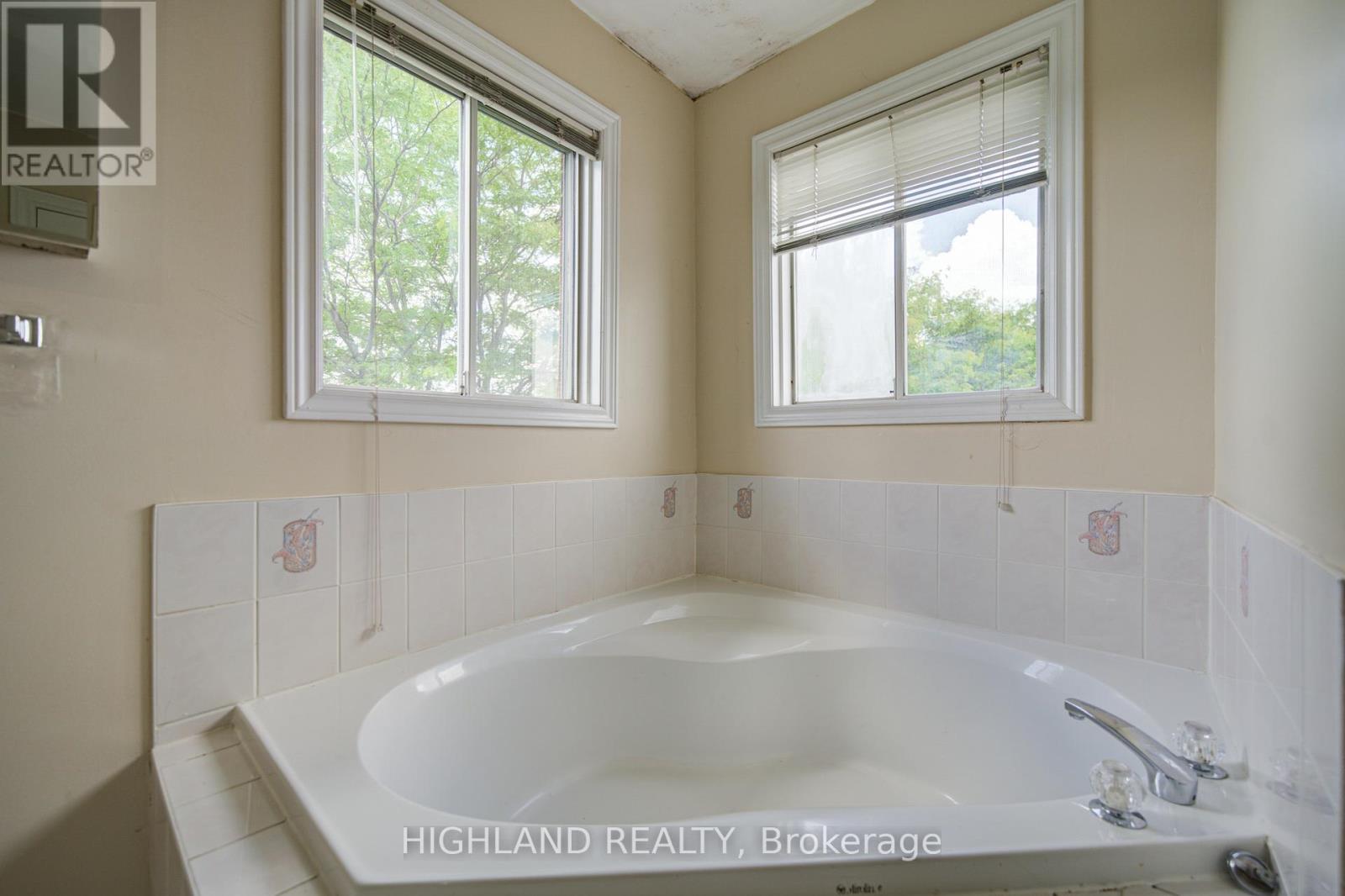 Upper Level - 5327 Landsborough Avenue, Mississauga, Ontario  L5R 3X1 - Photo 21 - W13474334