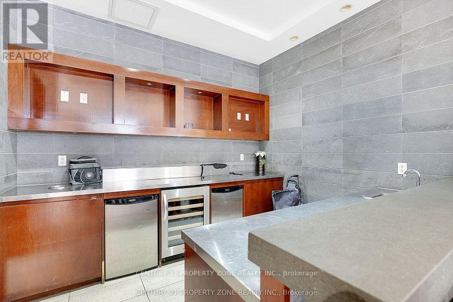 1703 - 310 Burnhamthorpe Road W, Mississauga, Ontario  L5B 4P9 - Photo 34 - W13474296