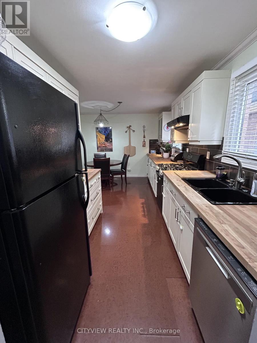 7025 Hickling Crescent, Mississauga, Ontario L5N 5A6 - Photo 6 - W13474338