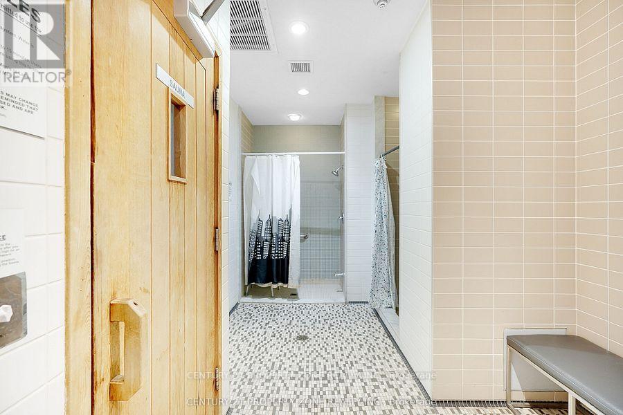 1703 - 310 Burnhamthorpe Road W, Mississauga, Ontario  L5B 4P9 - Photo 30 - W13474296