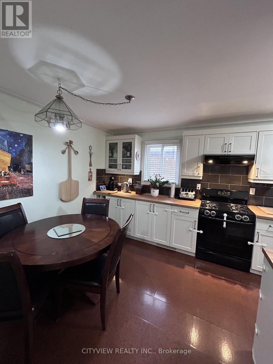 7025 Hickling Crescent, Mississauga, Ontario L5N 5A6 - Photo 4 - W13474338