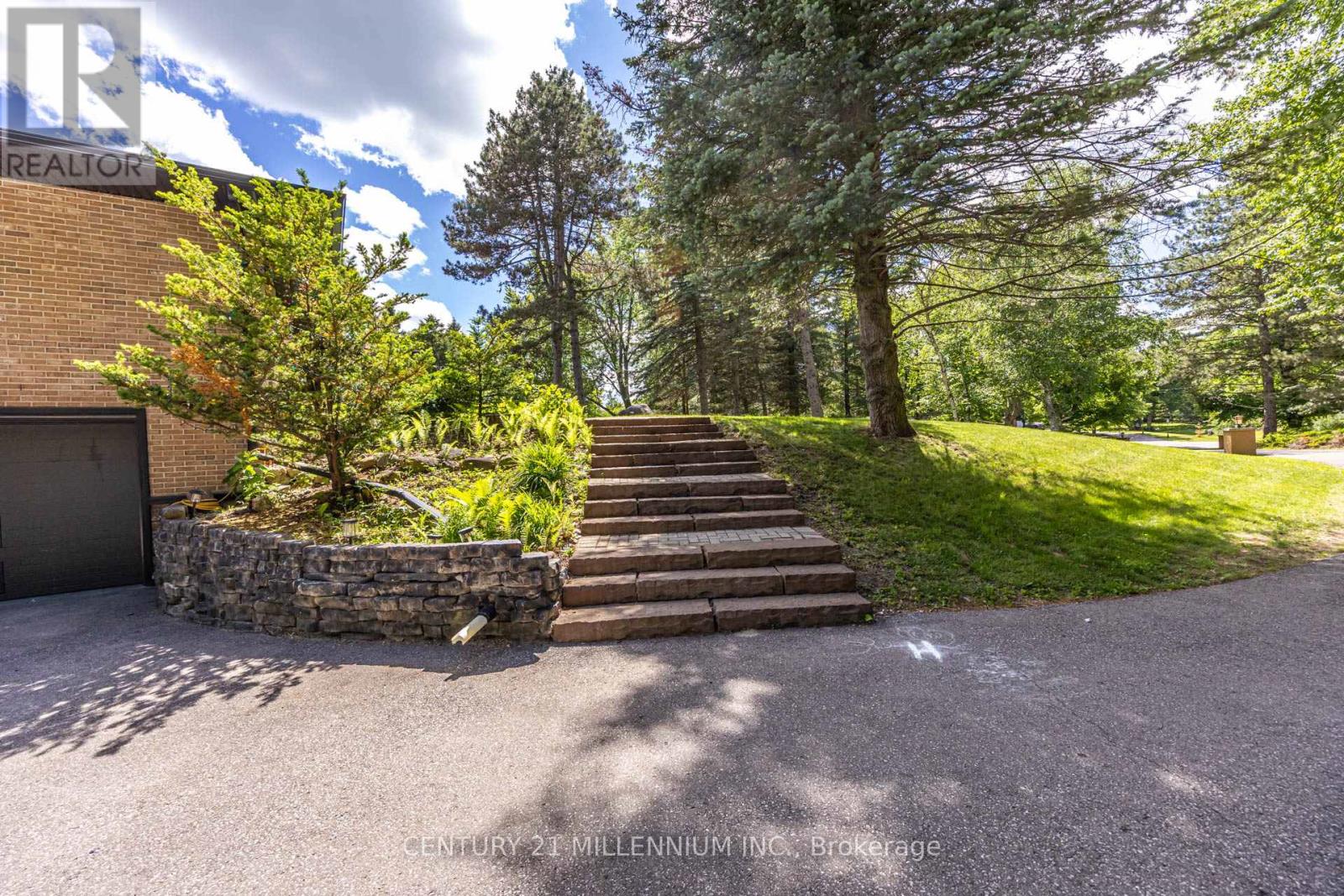 44 Gibson Lake Drive, Caledon, Ontario  L7E 4B2 - Photo 5 - W13474782