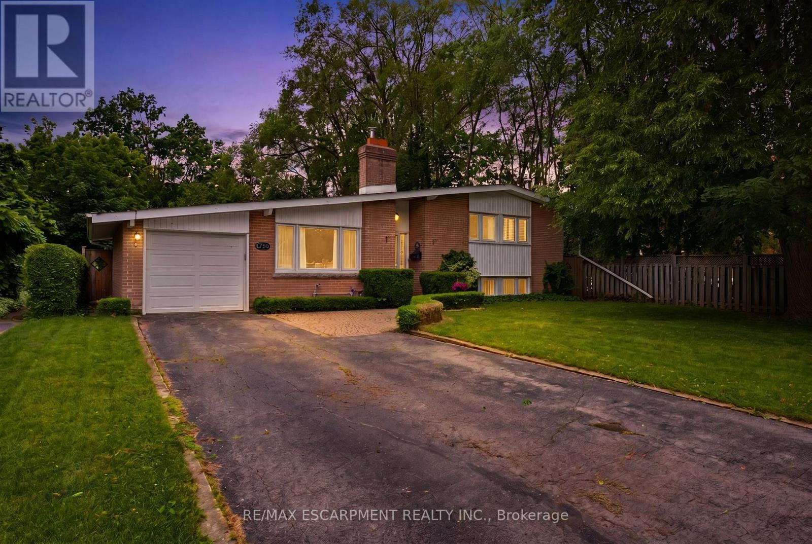 320 River Side Drive, Oakville, Ontario  L6K 3N4 - Photo 3 - W13474802