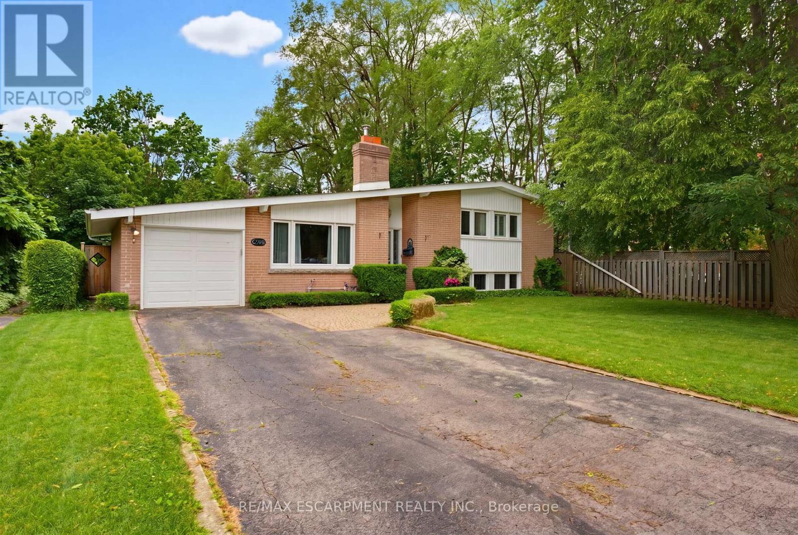 320 River Side Drive, Oakville, Ontario  L6K 3N4 - Photo 4 - W13474802