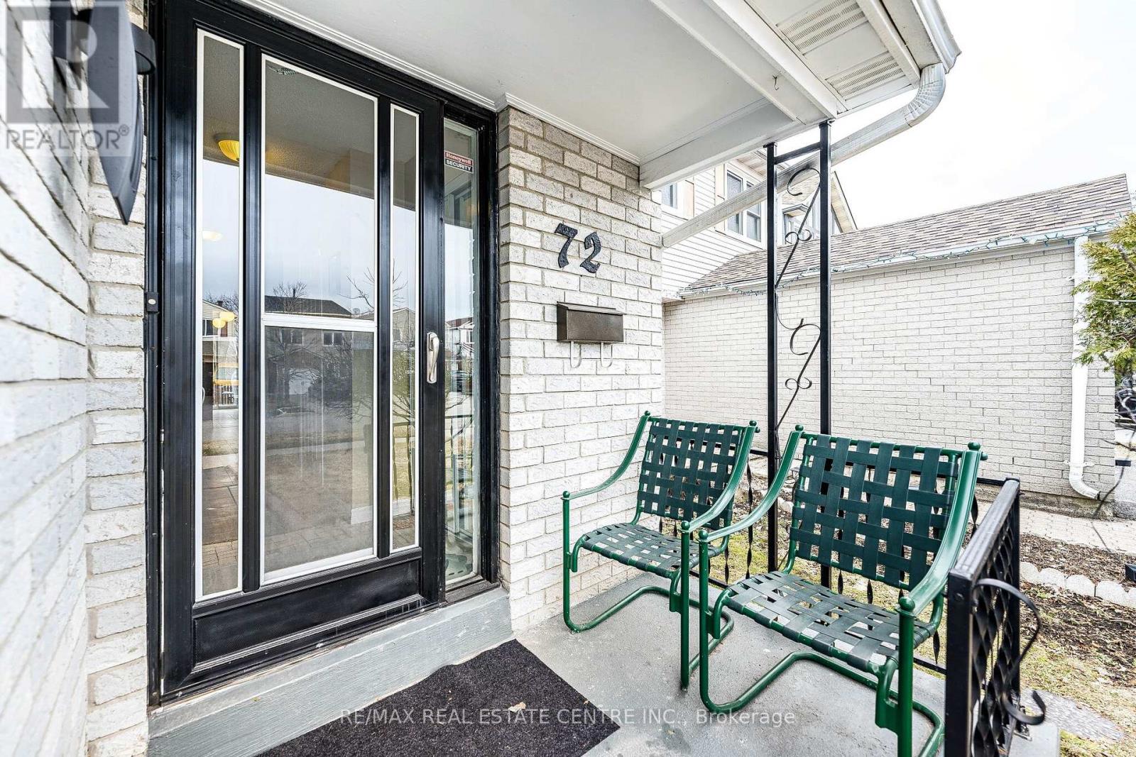 72 Malabar Crescent, Brampton, Ontario  L6S 3X8 - Photo 3 - W13474864