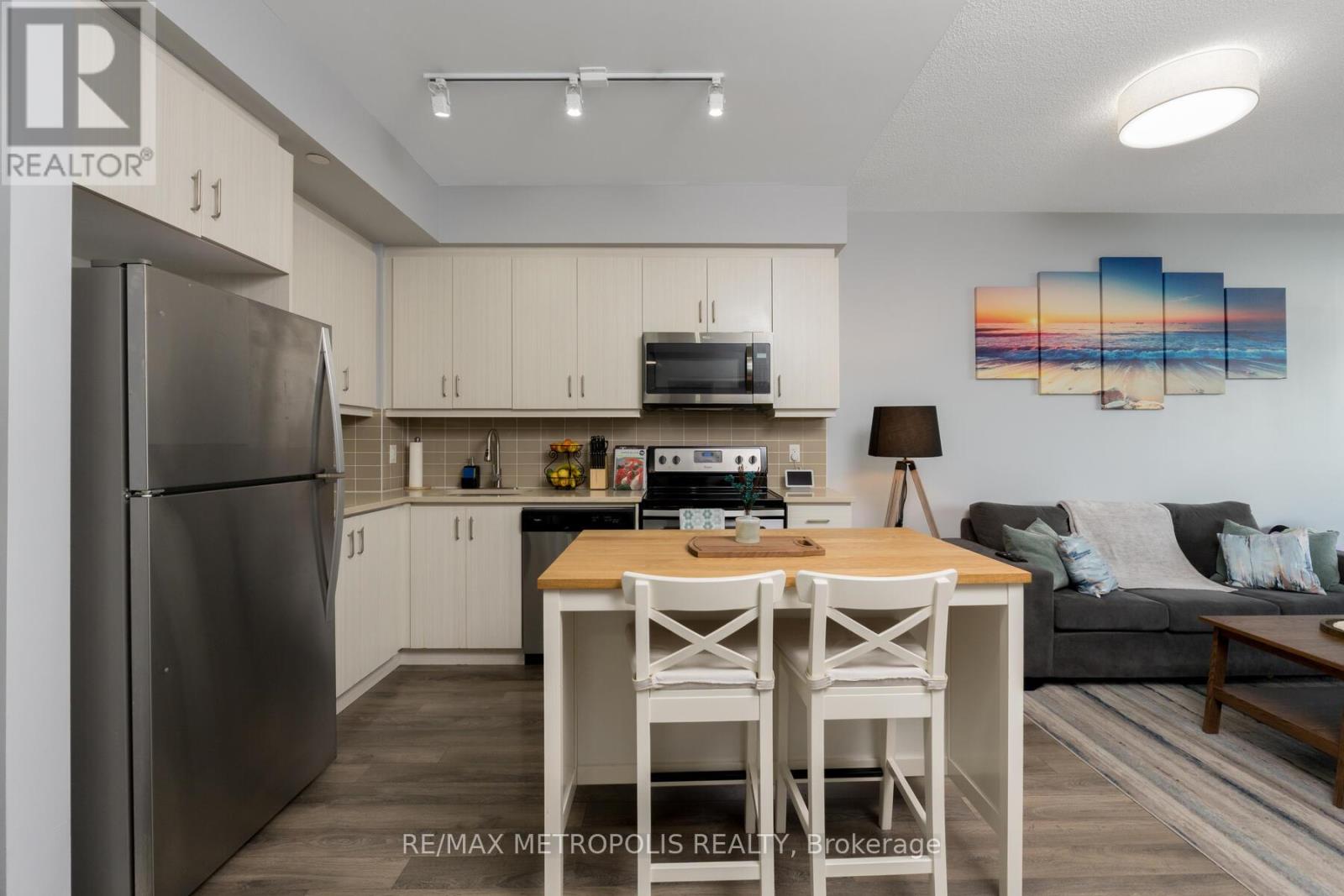503 - 15 Zorra Street, Toronto, Ontario  M8Z 0C1 - Photo 2 - W13474876