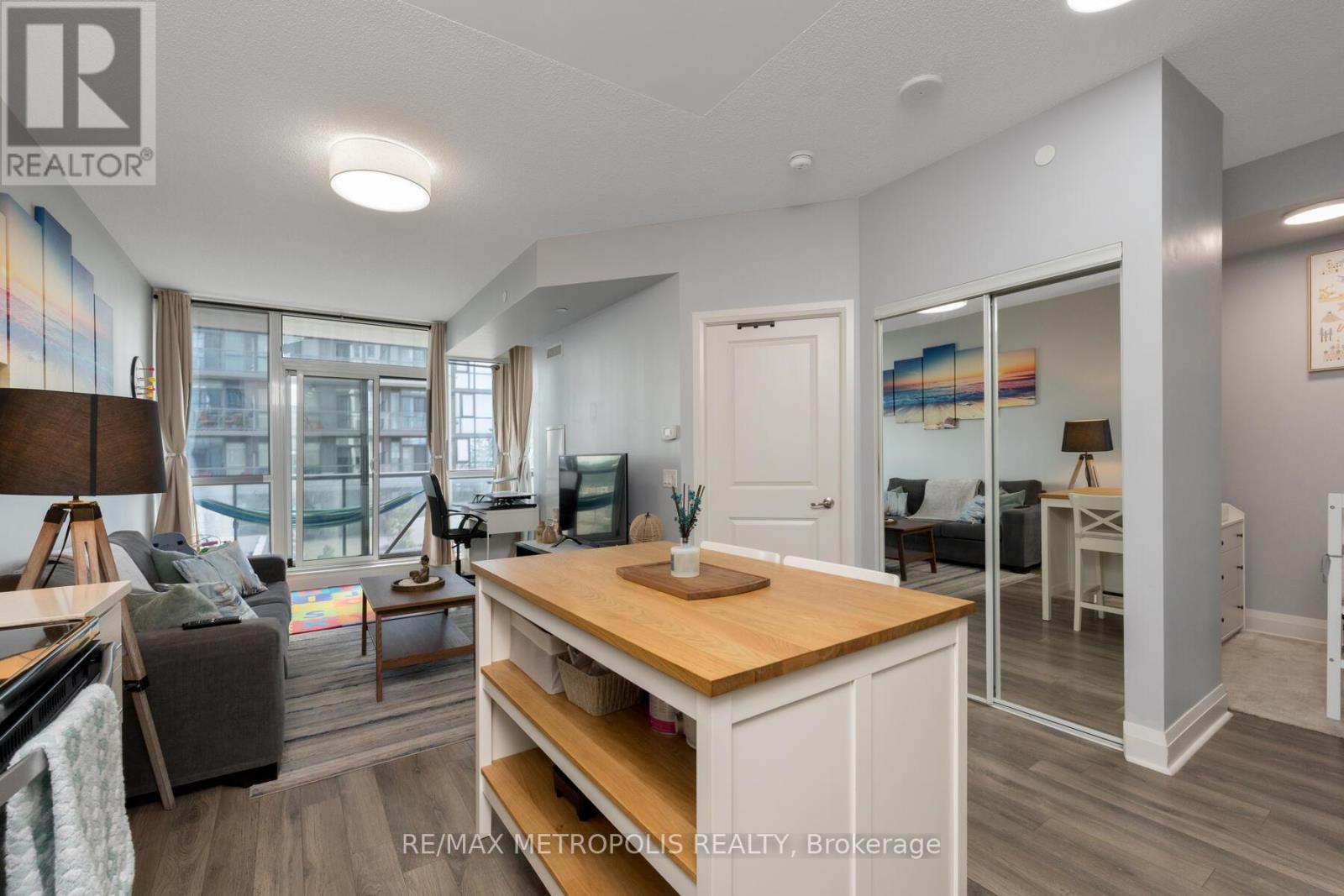 503 - 15 Zorra Street, Toronto, Ontario  M8Z 0C1 - Photo 4 - W13474876