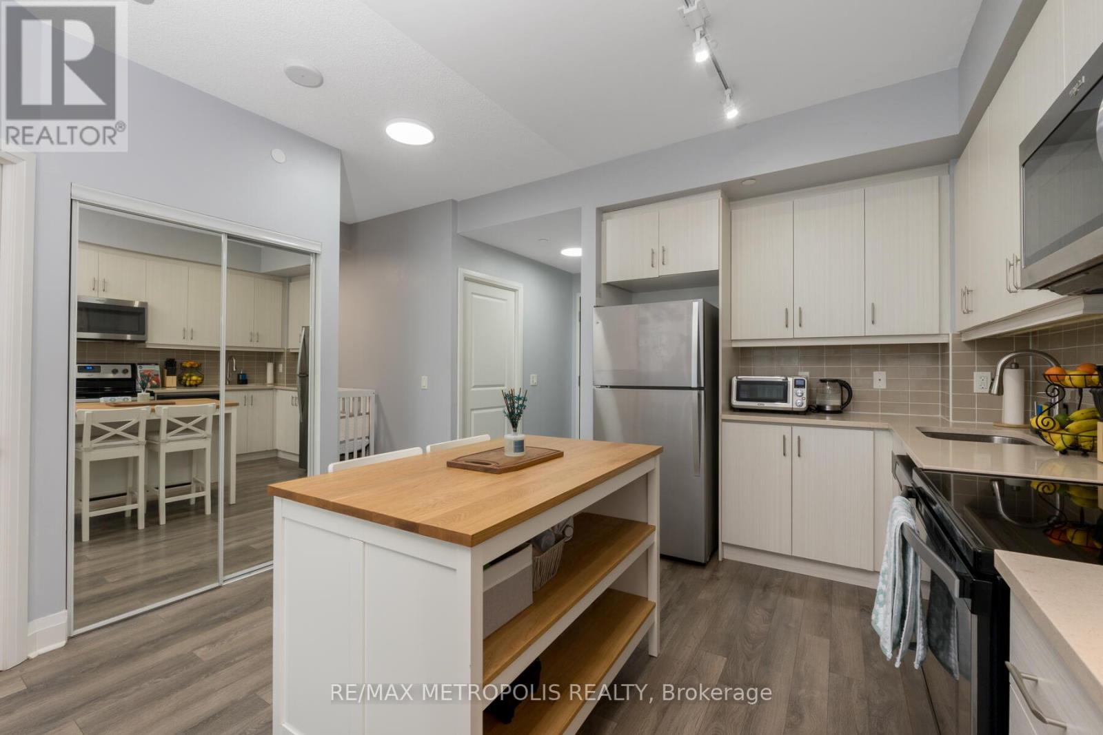 503 - 15 Zorra Street, Toronto, Ontario  M8Z 0C1 - Photo 8 - W13474876