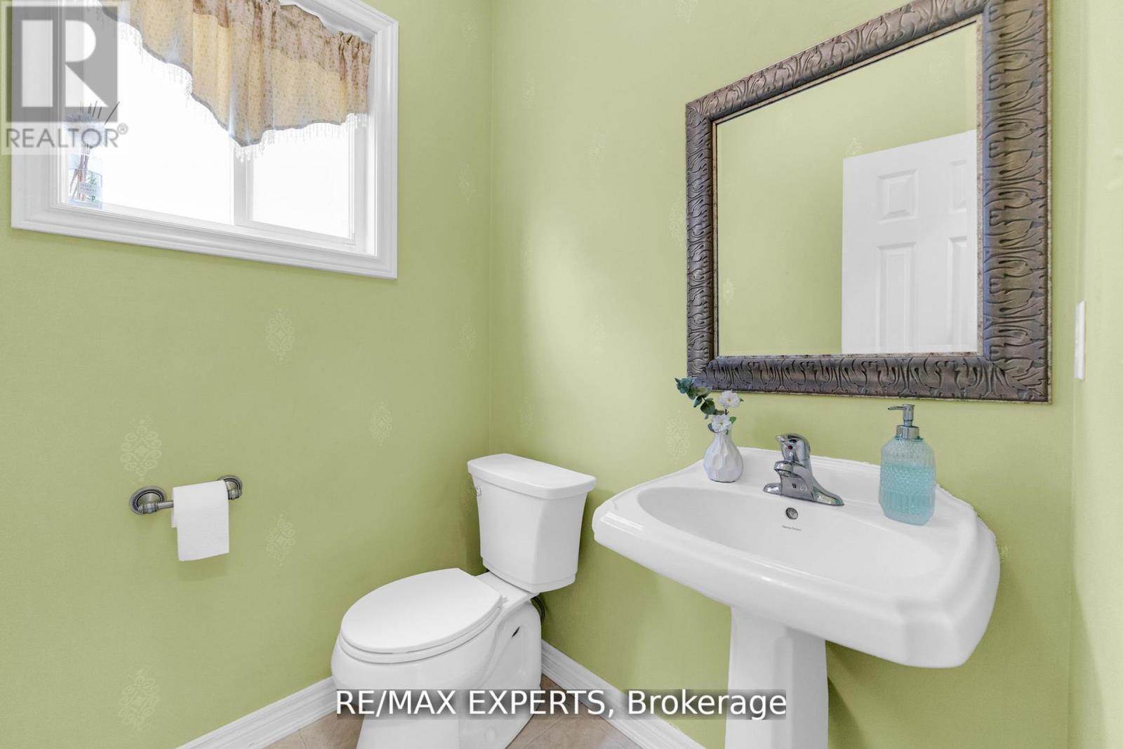 13 Villagewood Street, Brampton, Ontario  L6P 2C3 - Photo 8 - W13475150