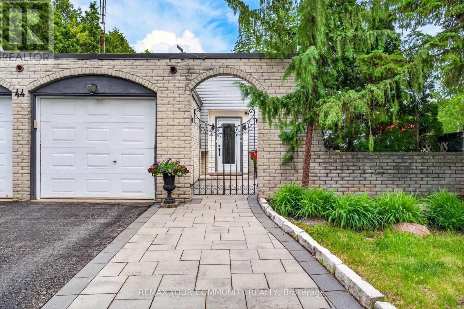 44 Pineridge Drive, Caledon, Ontario  L7E 0M4 - Photo 3 - W13475252