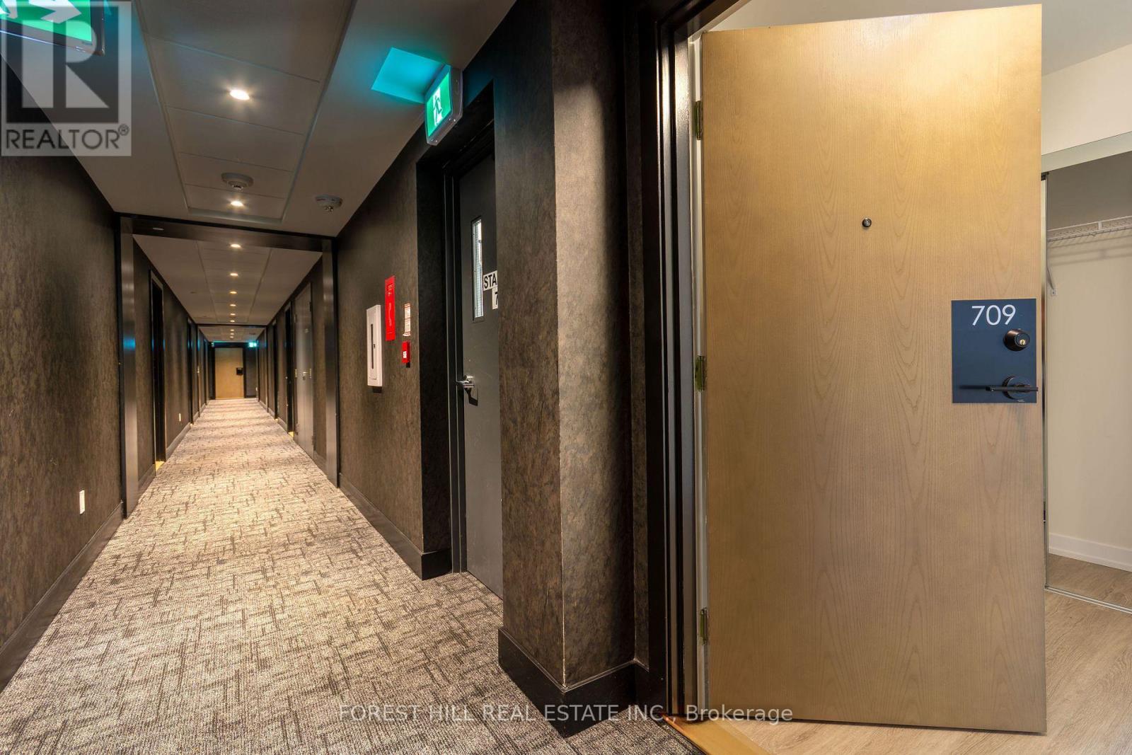 709 - 2300 St Clair Avenue W, Toronto, Ontario  M6N 0B3 - Photo 2 - W13475284