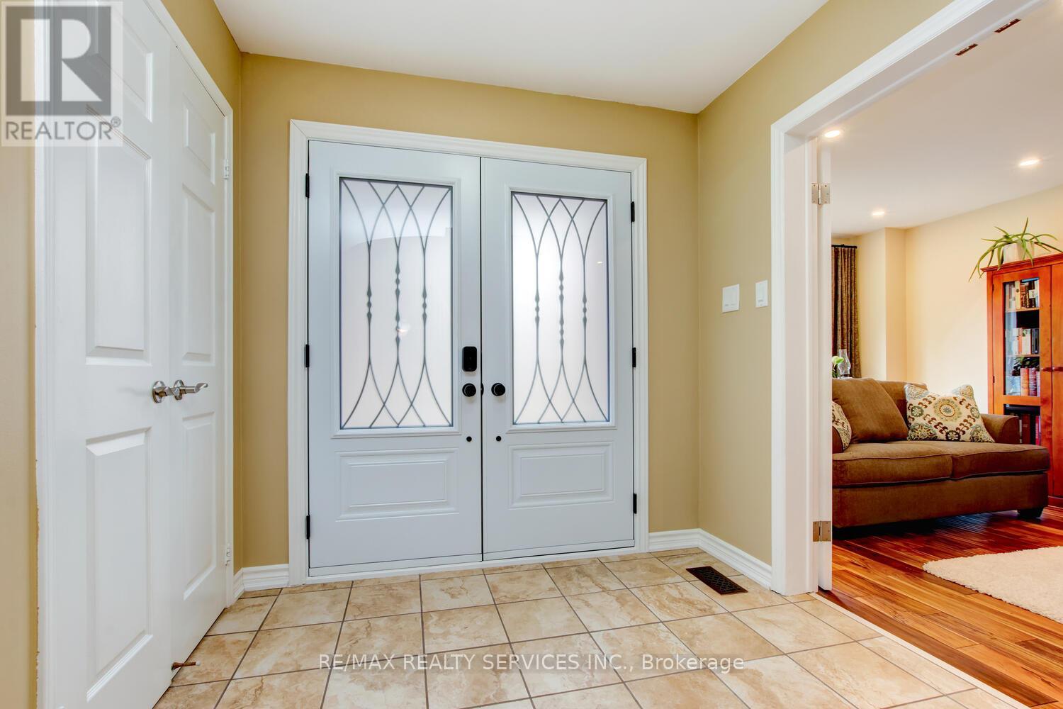 28 Chickadee Crescent, Brampton, Ontario  L6Z 3L2 - Photo 4 - W13475404