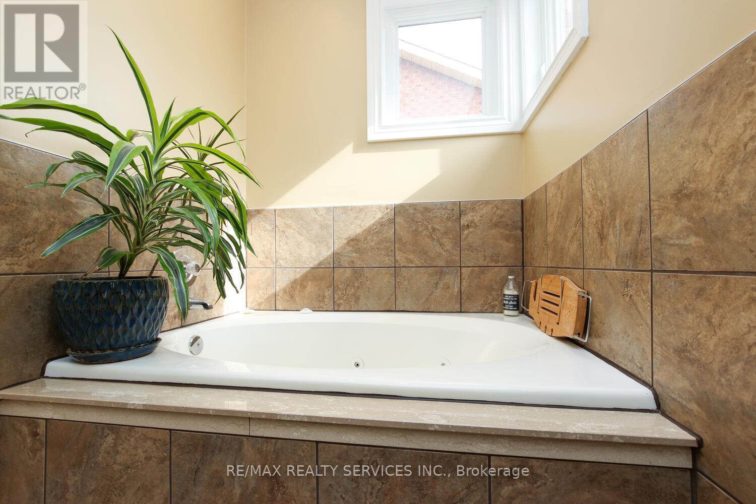 28 Chickadee Crescent, Brampton, Ontario  L6Z 3L2 - Photo 25 - W13475404