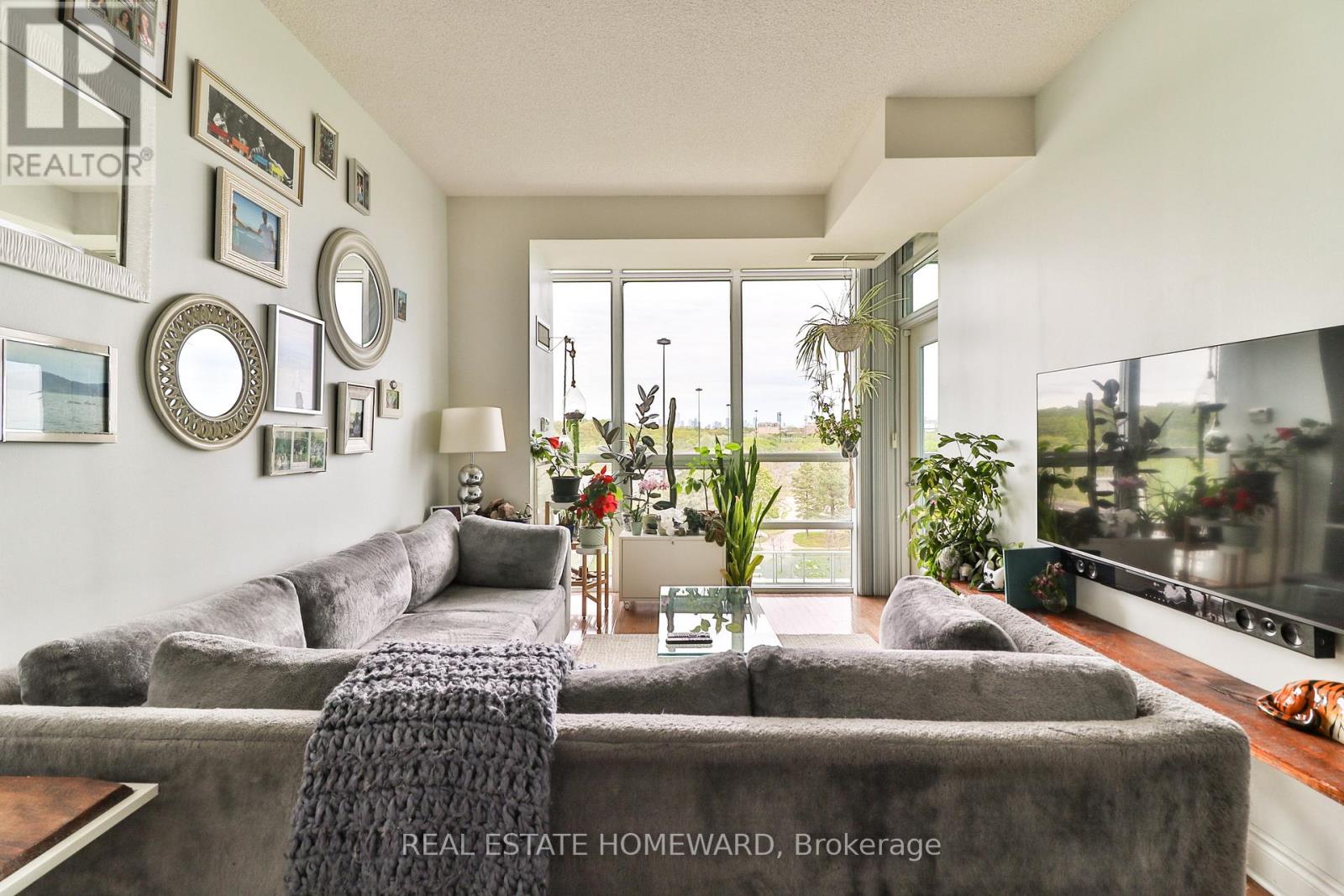 608 - 1900 Lake Shore Boulevard W, Toronto, Ontario  M6S 1A4 - Photo 4 - W13475352