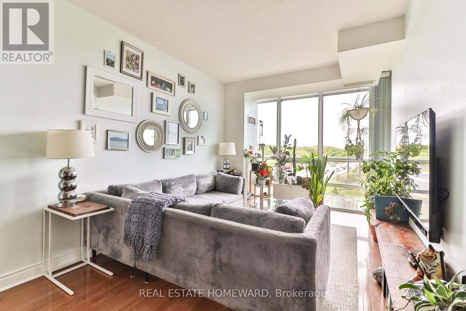 608 - 1900 Lake Shore Boulevard W, Toronto, Ontario  M6S 1A4 - Photo 3 - W13475352
