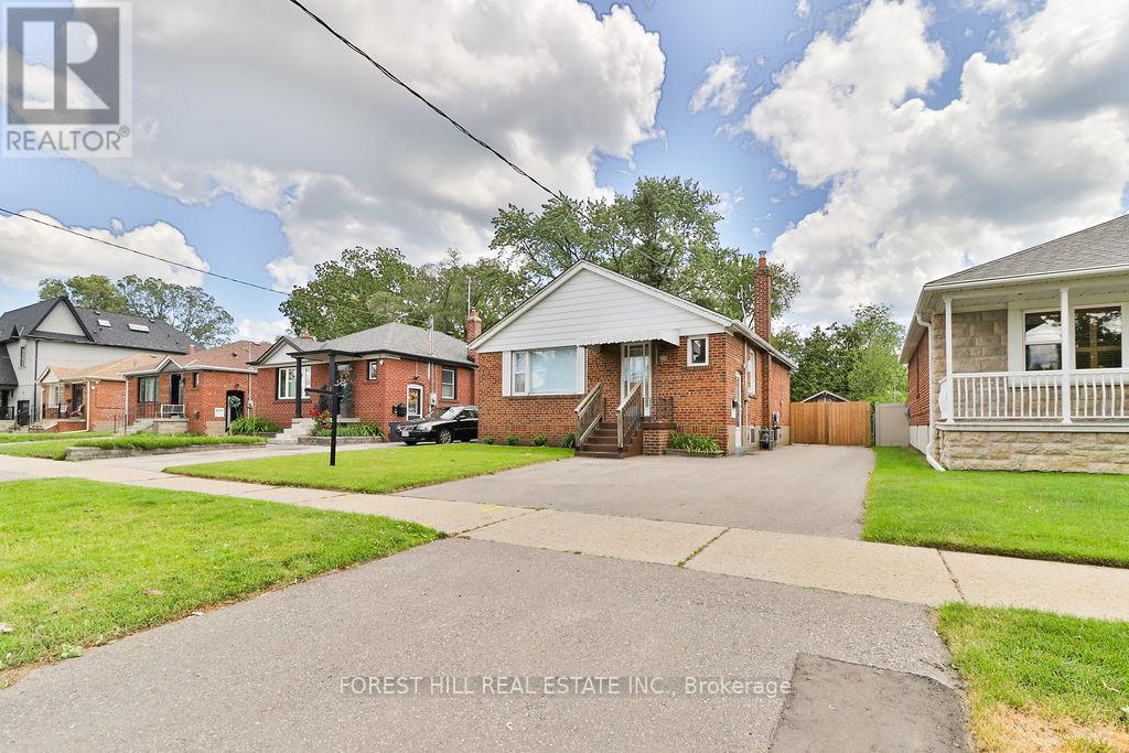 19 Silvercrest Avenue, Toronto, Ontario  M8W 2S3 - Photo 5 - W13475764