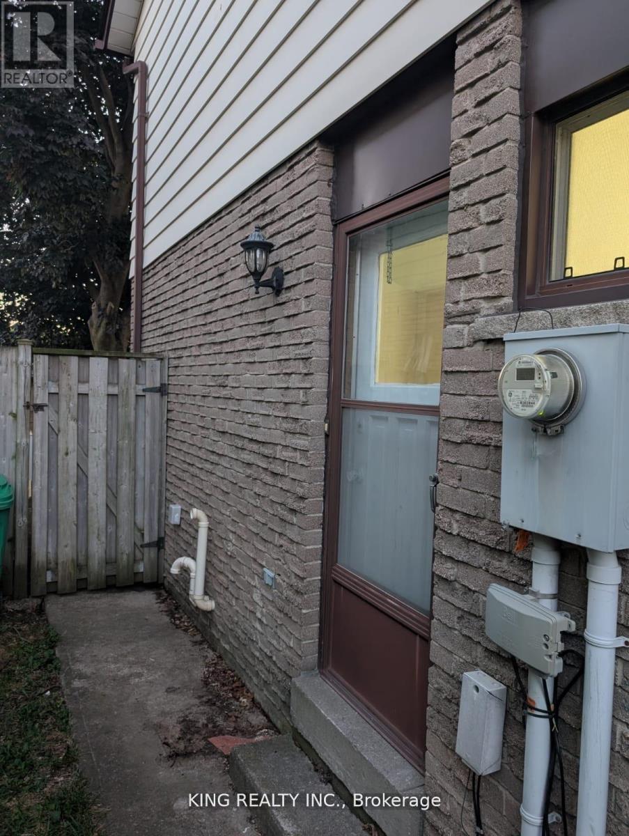 16 Wimbledon Court, Brampton, Ontario  L6V 2S4 - Photo 35 - W13475656