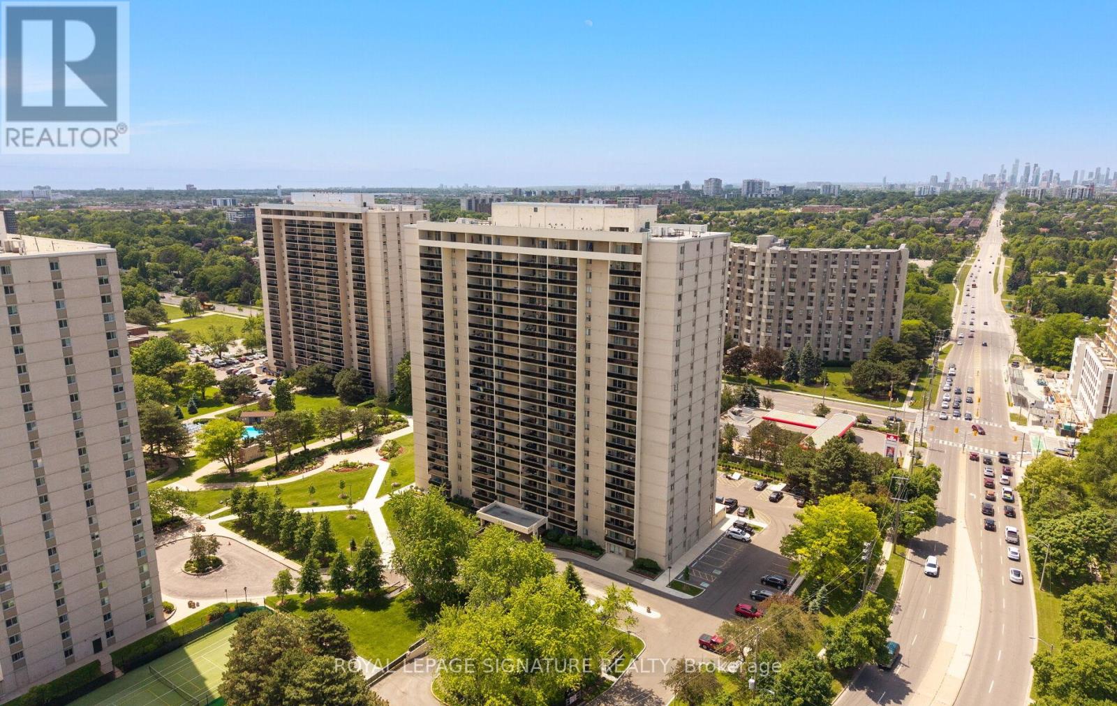 606 - 820 BURNHAMTHORPE ROAD, Toronto, Ontario