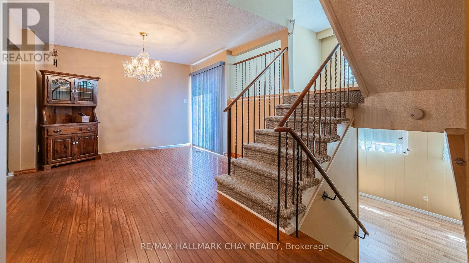 22 Rowe Court, Brampton, Ontario  L6X 2S2 - Photo 5 - W13475968