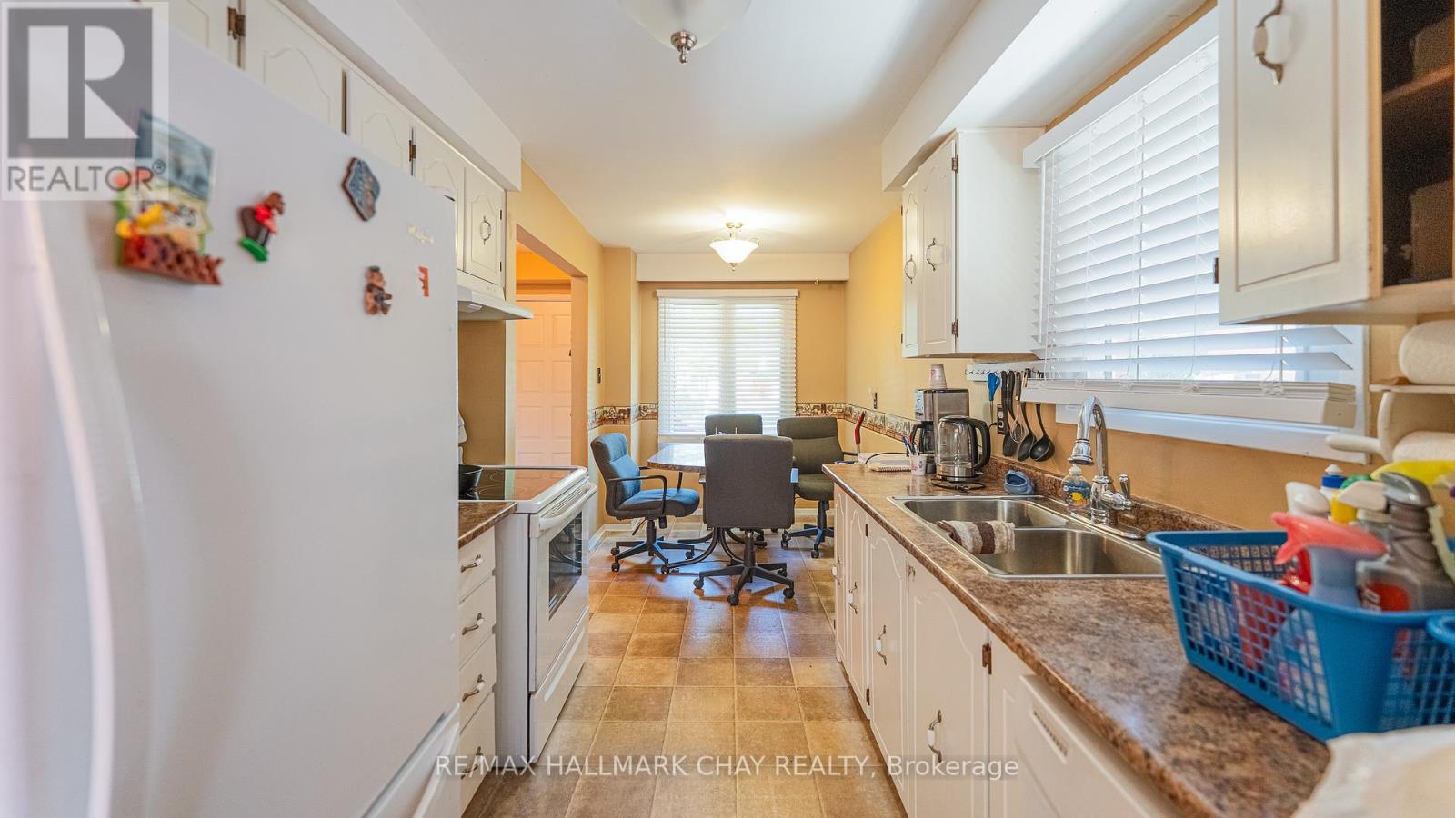 22 Rowe Court, Brampton, Ontario  L6X 2S2 - Photo 9 - W13475968