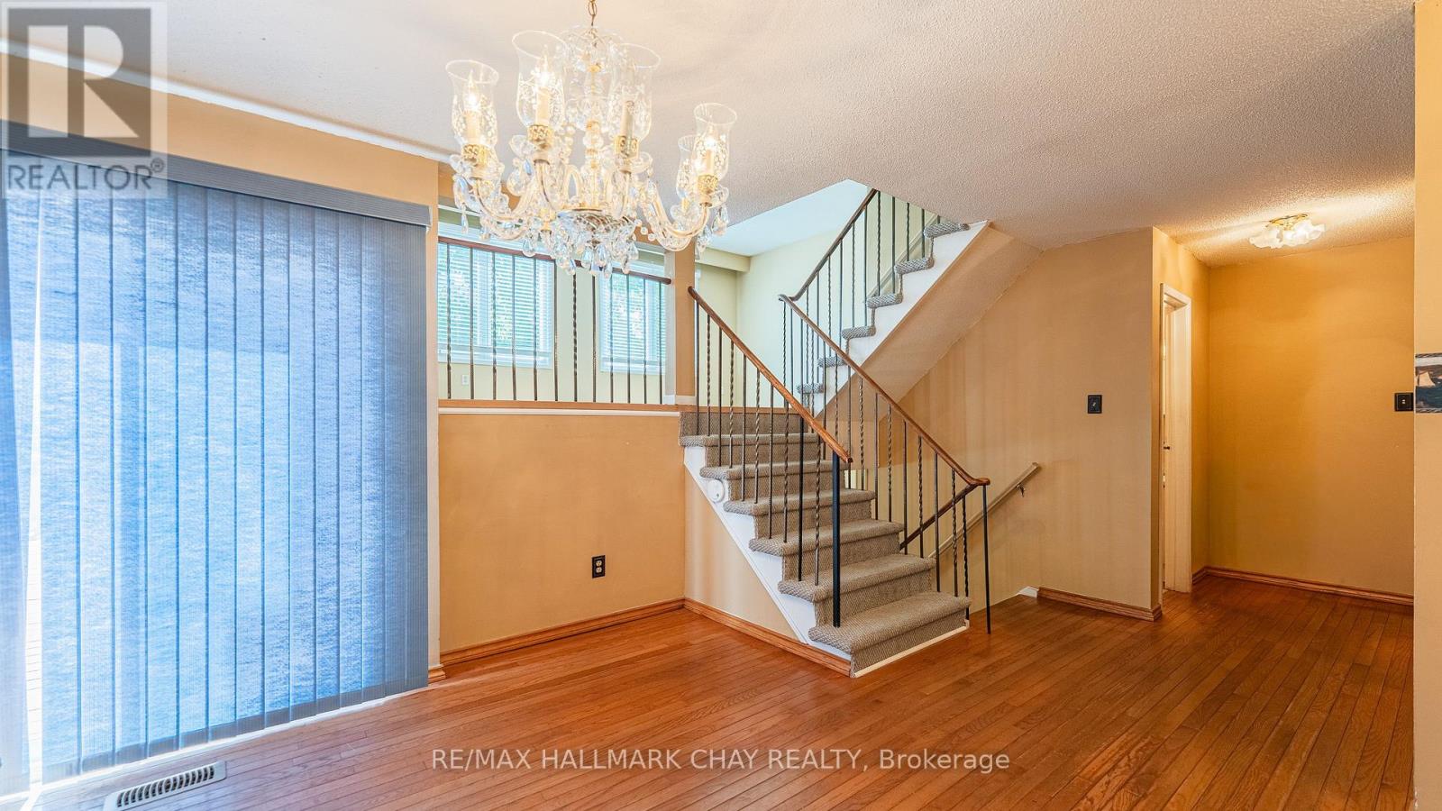 22 Rowe Court, Brampton, Ontario  L6X 2S2 - Photo 8 - W13475968