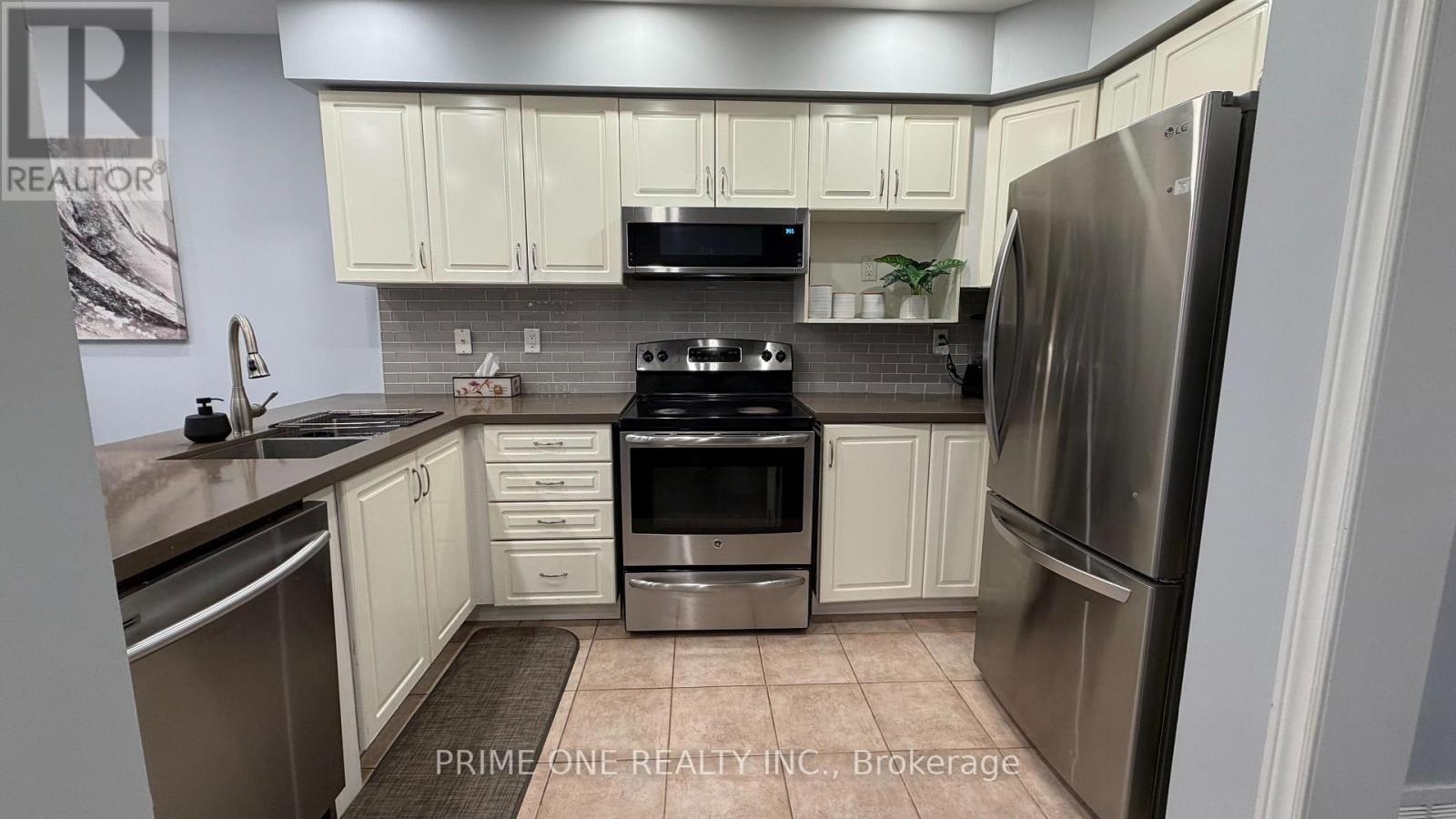 7124 Village Walk, Mississauga, Ontario  L5W 1X4 - Photo 12 - W13475996