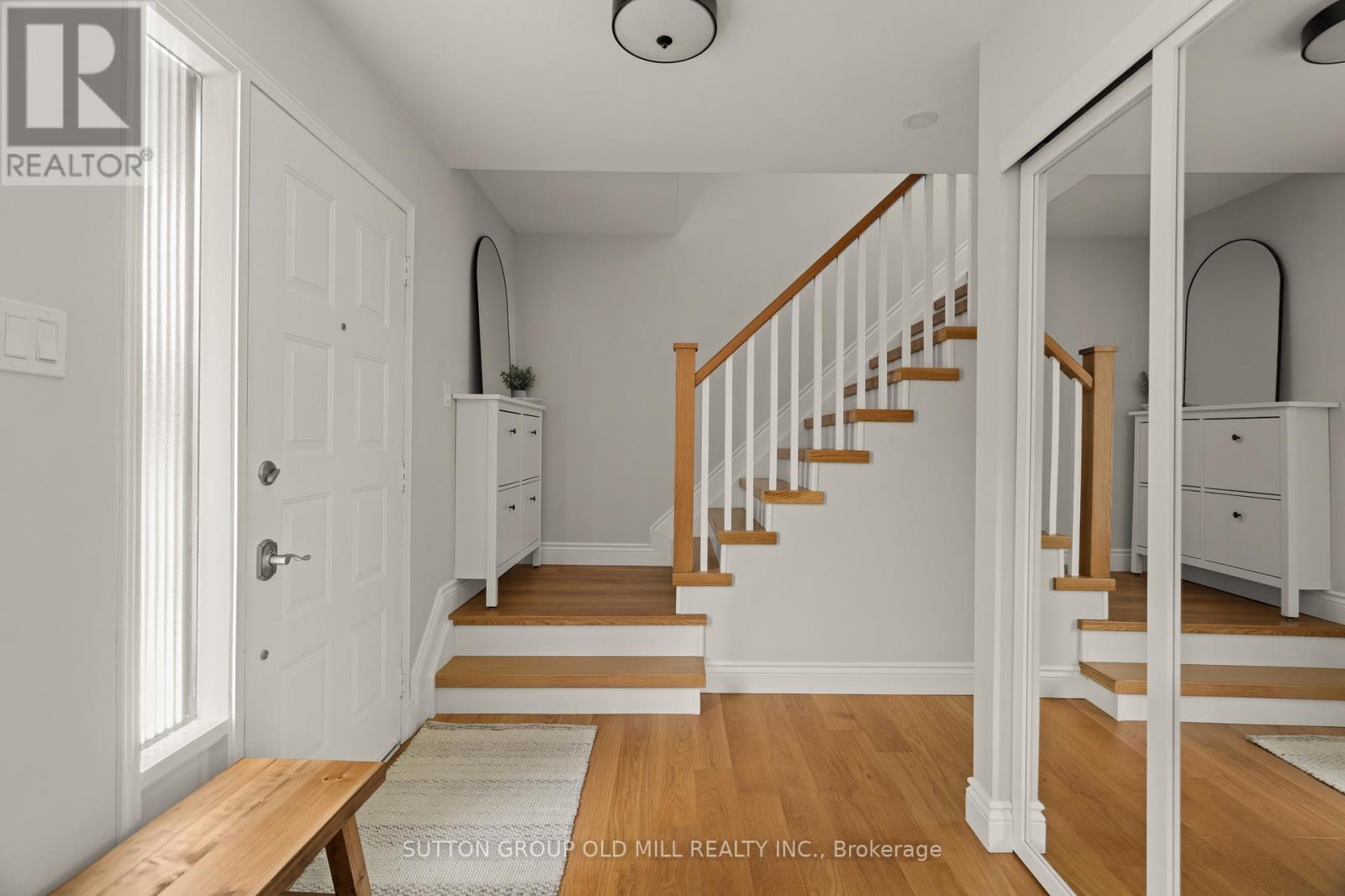 262 Chalmers Street, Oakville, Ontario  L6L 6A7 - Photo 4 - W13476386