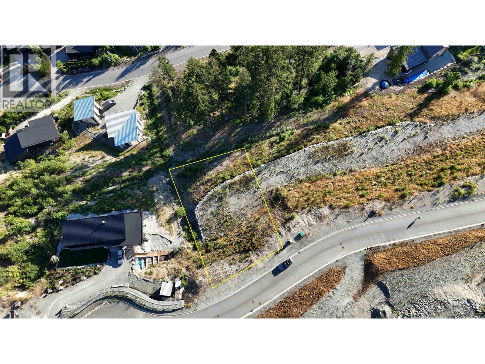 8218 Merlot Peak Drive, Pemberton, British Columbia  V0N 2L3 - Photo 2 - R3136021
