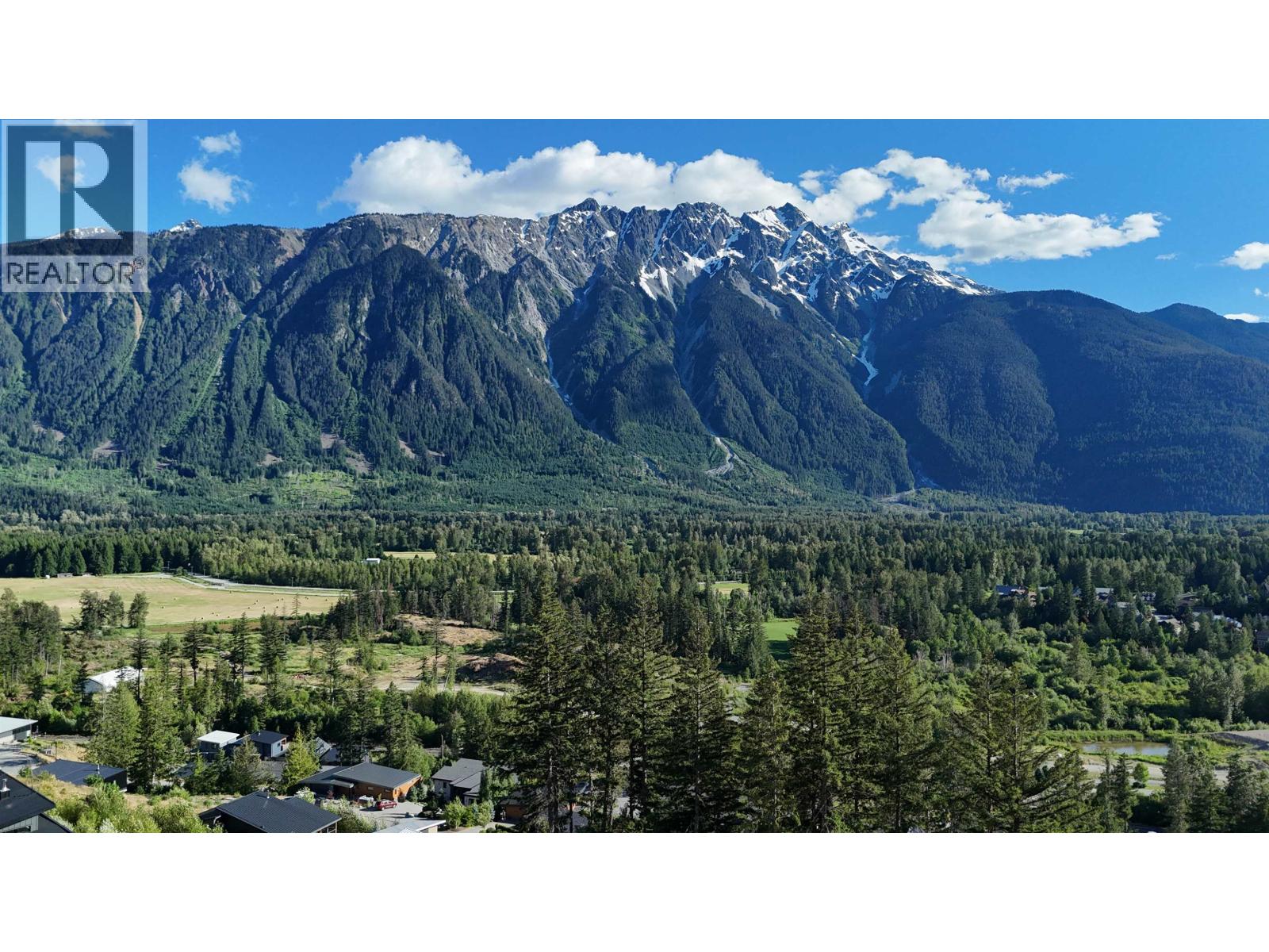 8218 Merlot Peak Drive, Pemberton, British Columbia  V0N 2L3 - Photo 3 - R3136021