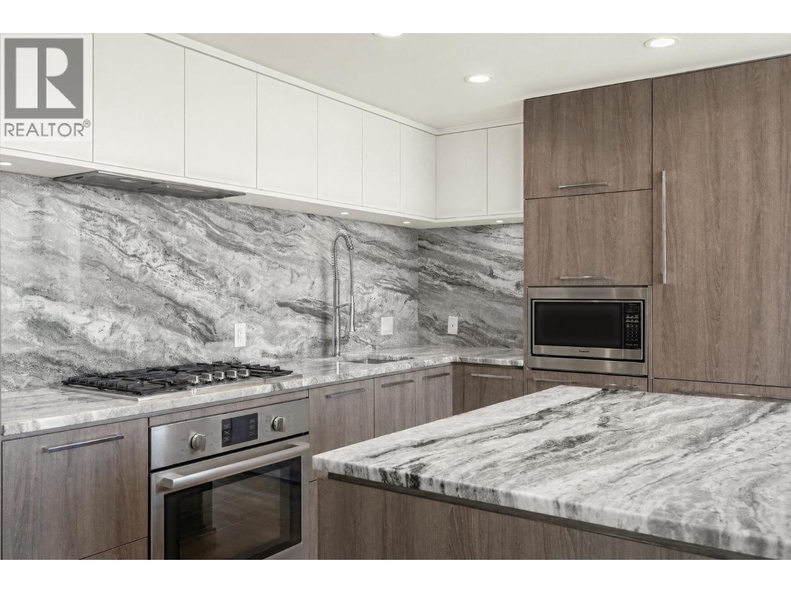 1702 680 Seylynn Crescent, North Vancouver, British Columbia  V7J 0B5 - Photo 3 - R3104760