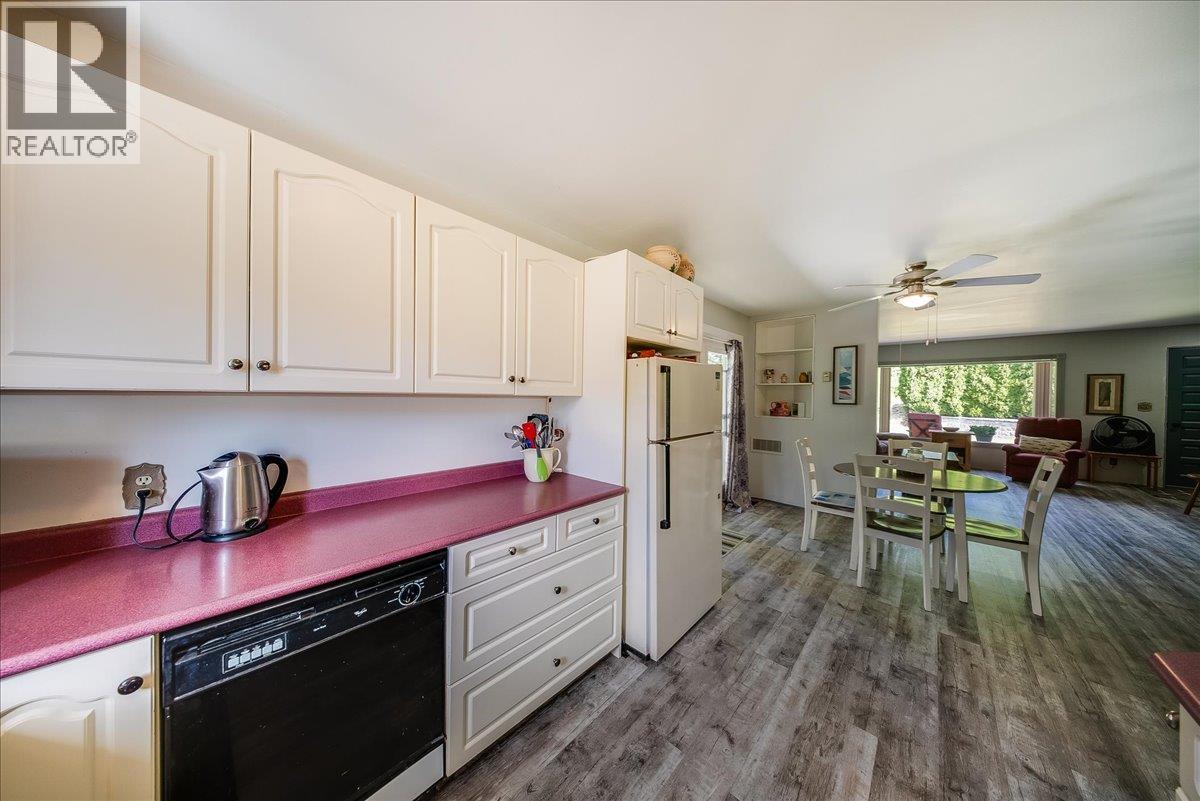 1200 Falls Road, Fruitvale, British Columbia  V0G 1P0 - Photo 7 - 10391990