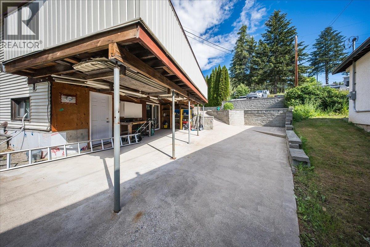 1200 Falls Road, Fruitvale, British Columbia  V0G 1P0 - Photo 39 - 10391990
