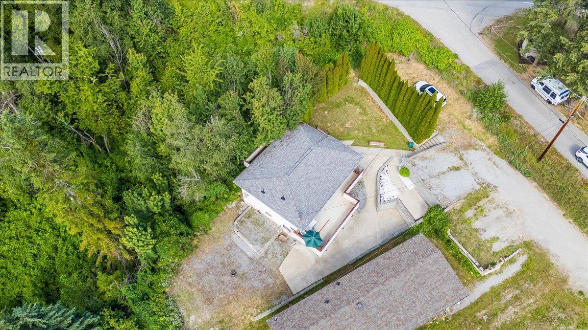 1200 Falls Road, Fruitvale, British Columbia  V0G 1P0 - Photo 34 - 10391990