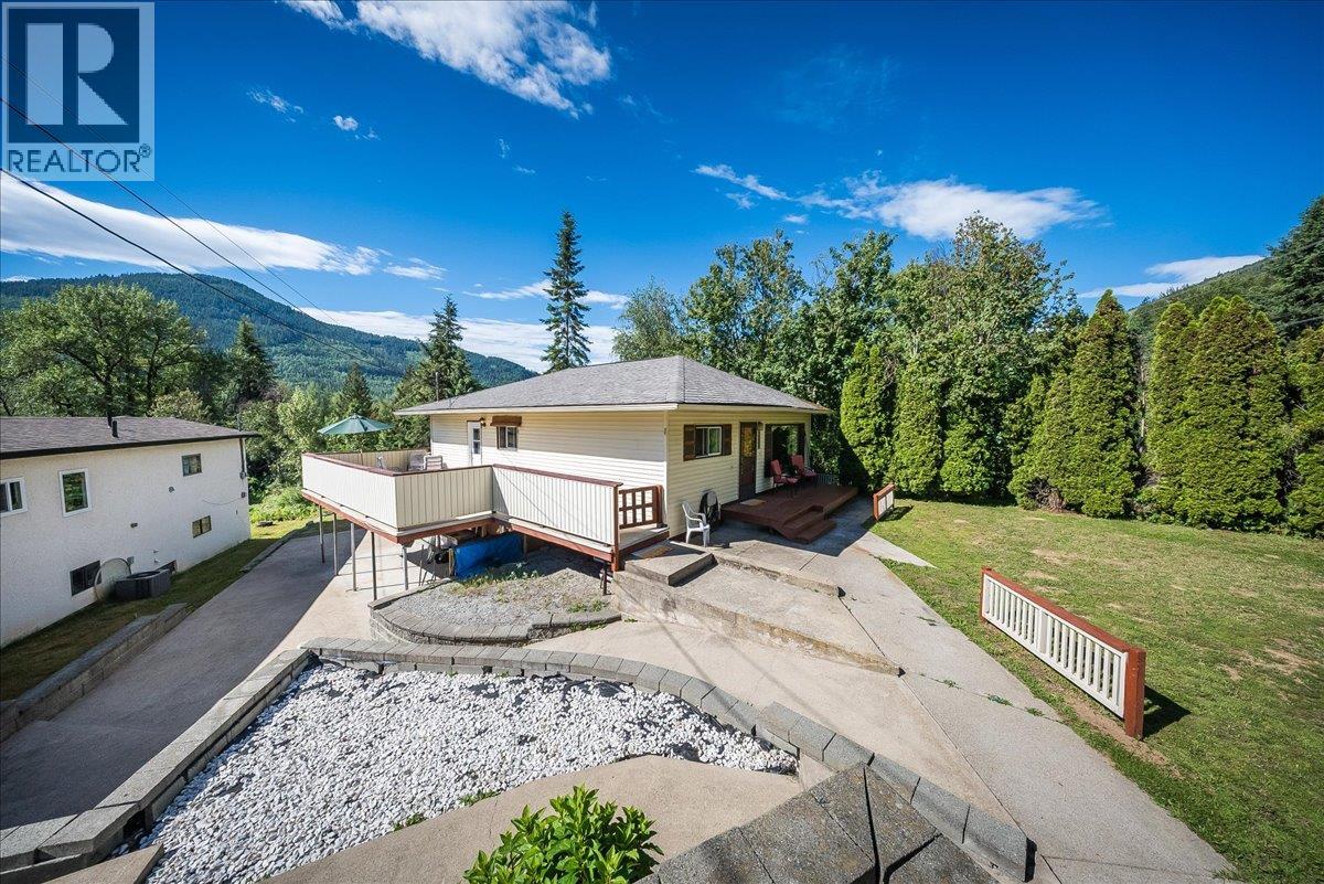 1200 Falls Road, Fruitvale, British Columbia  V0G 1P0 - Photo 37 - 10391990