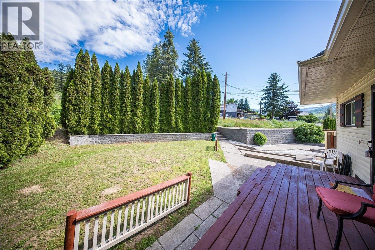 1200 Falls Road, Fruitvale, British Columbia  V0G 1P0 - Photo 43 - 10391990
