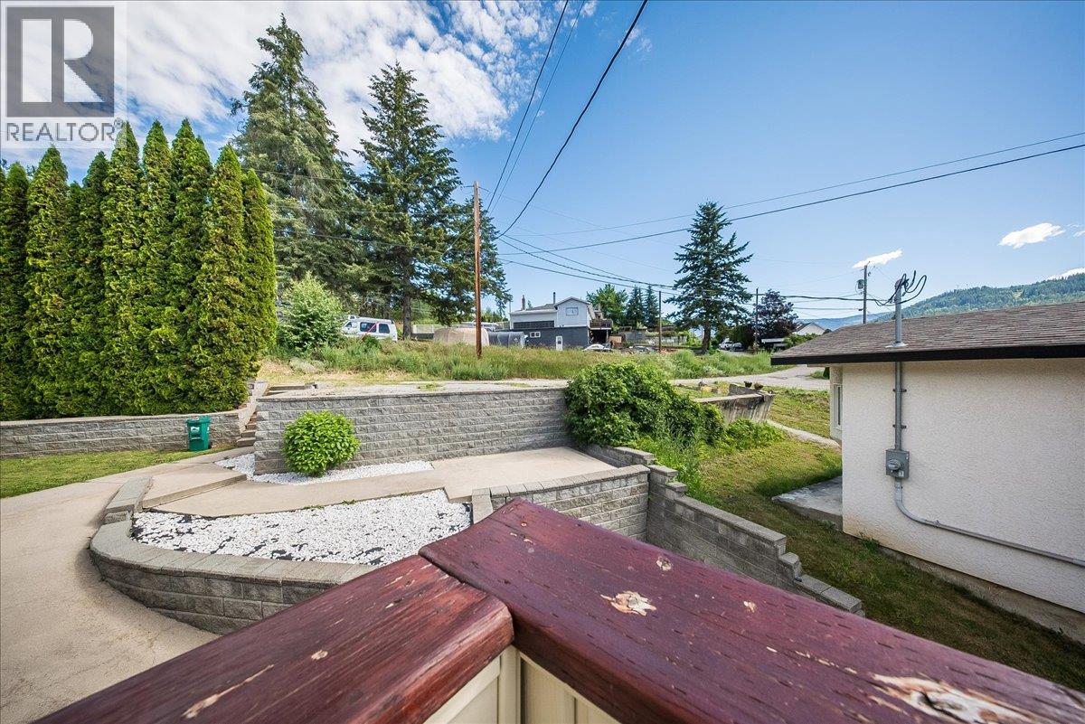 1200 Falls Road, Fruitvale, British Columbia  V0G 1P0 - Photo 46 - 10391990