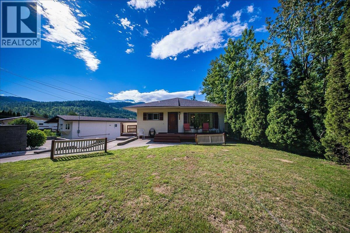 1200 Falls Road, Fruitvale, British Columbia  V0G 1P0 - Photo 49 - 10391990