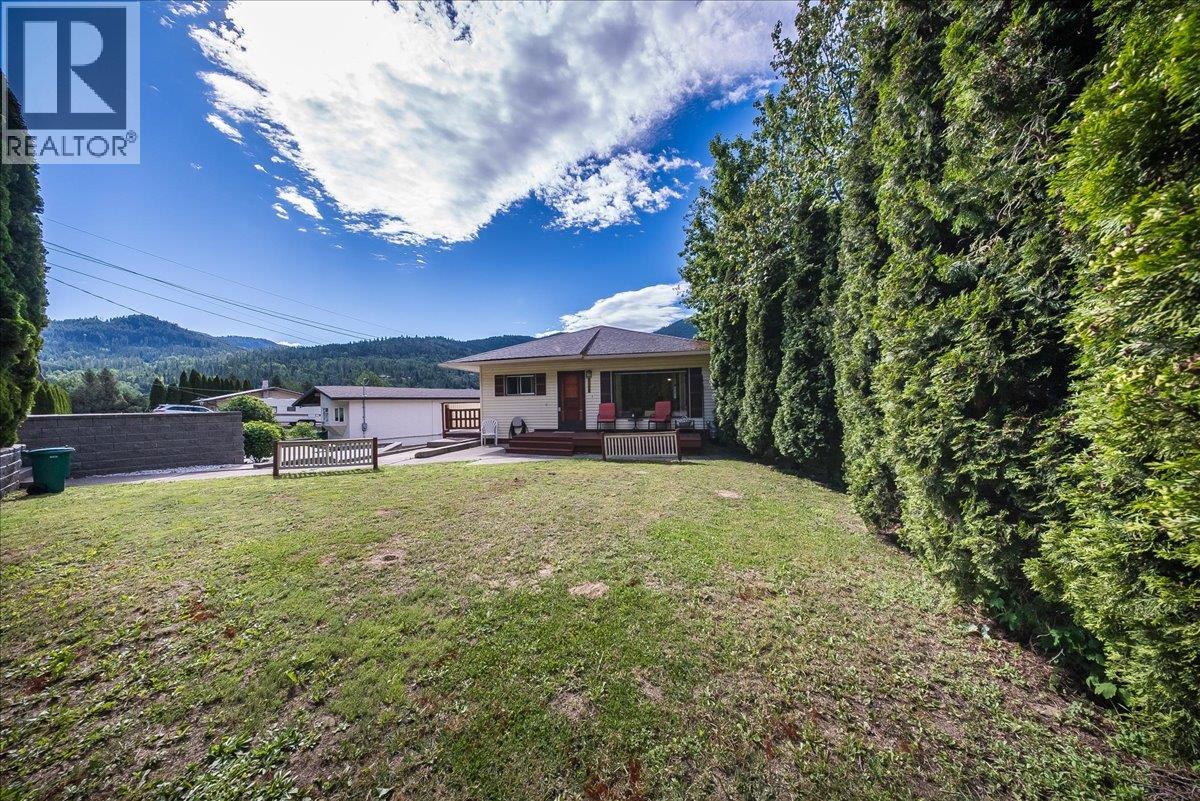 1200 Falls Road, Fruitvale, British Columbia  V0G 1P0 - Photo 41 - 10391990