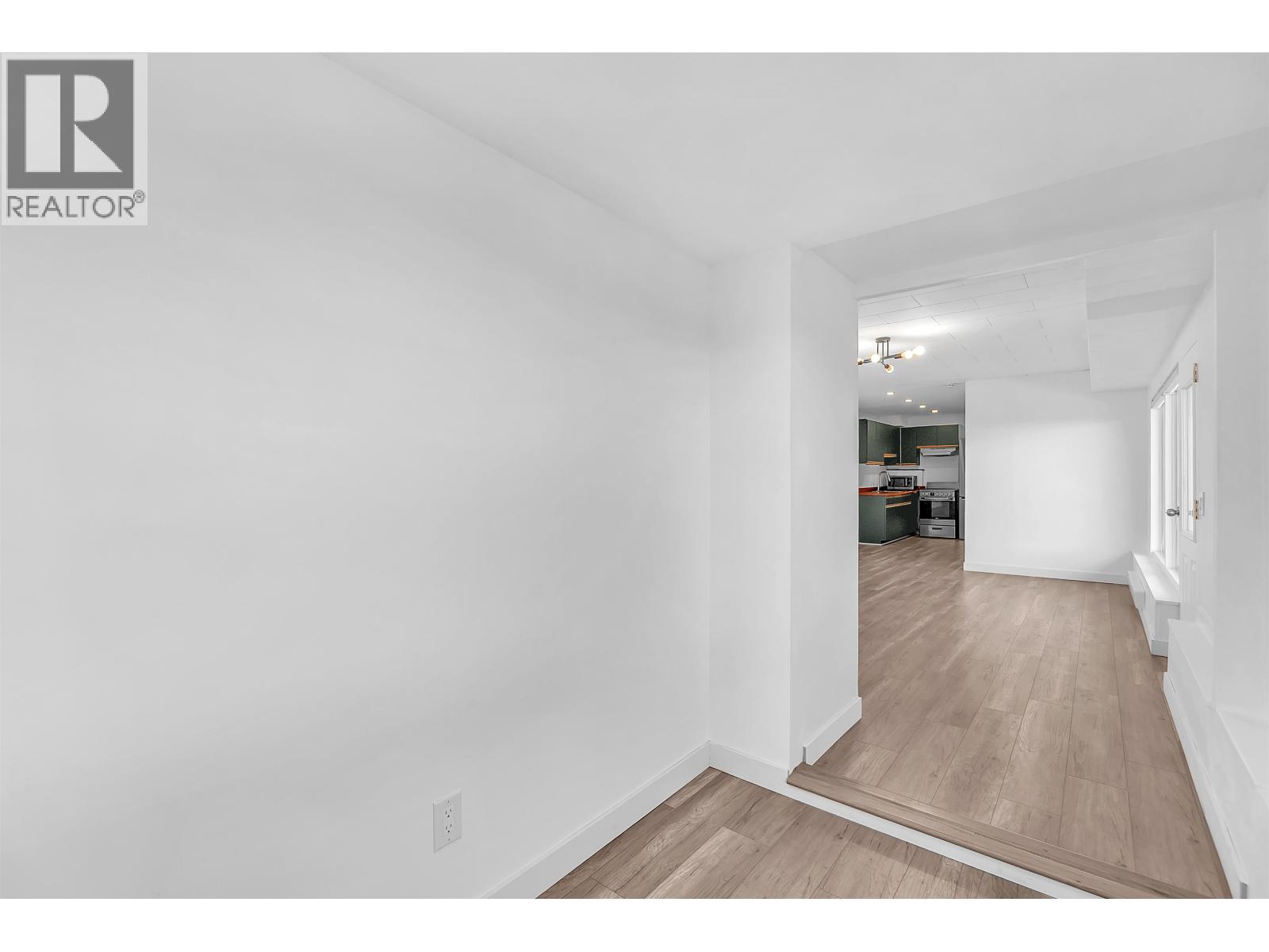 Ground Level 637 Alpine Court, North Vancouver, British Columbia  V7R 2L7 - Photo 4 - R3138651