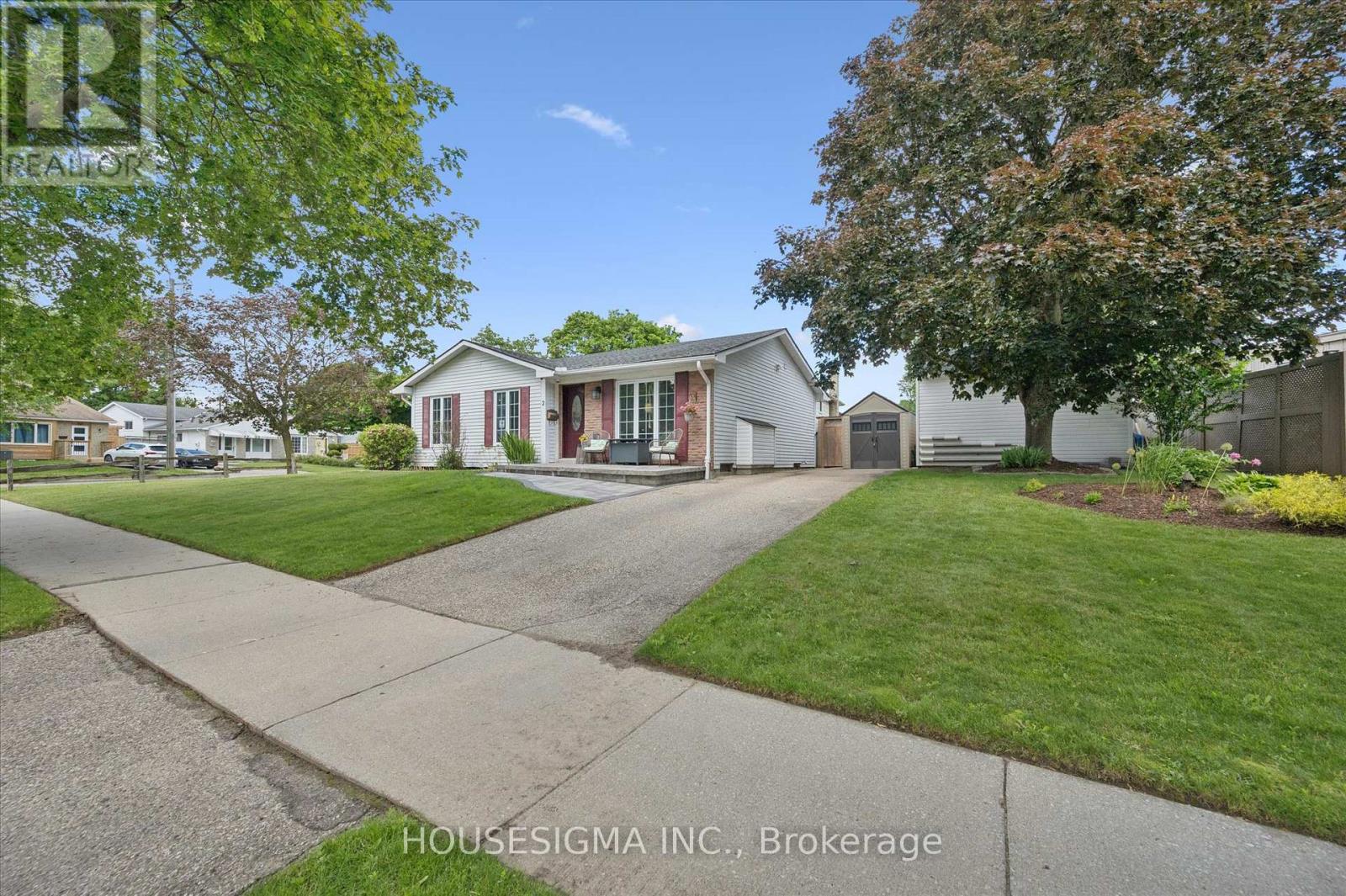 2 Keewatin Avenue, Kitchener, Ontario  N2B 3L5 - Photo 2 - X13472838
