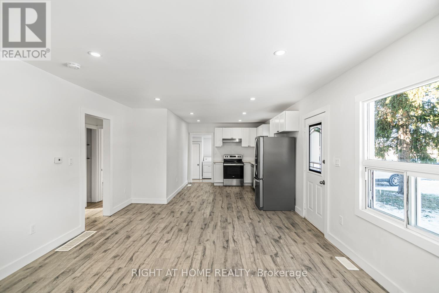 100 Green Mountain Road E, Hamilton, Ontario  L8J 2W4 - Photo 4 - X13473398