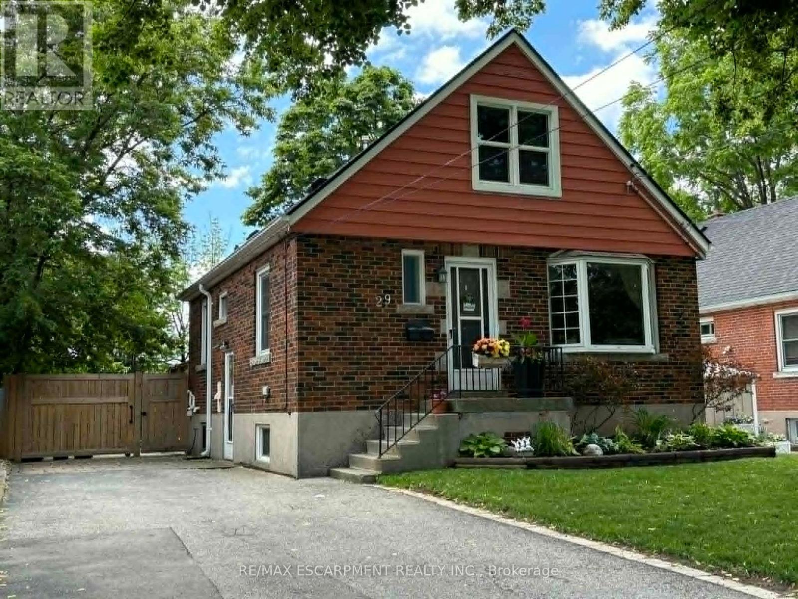LOWER - 29 EAST 41ST STREET, Hamilton, Ontario