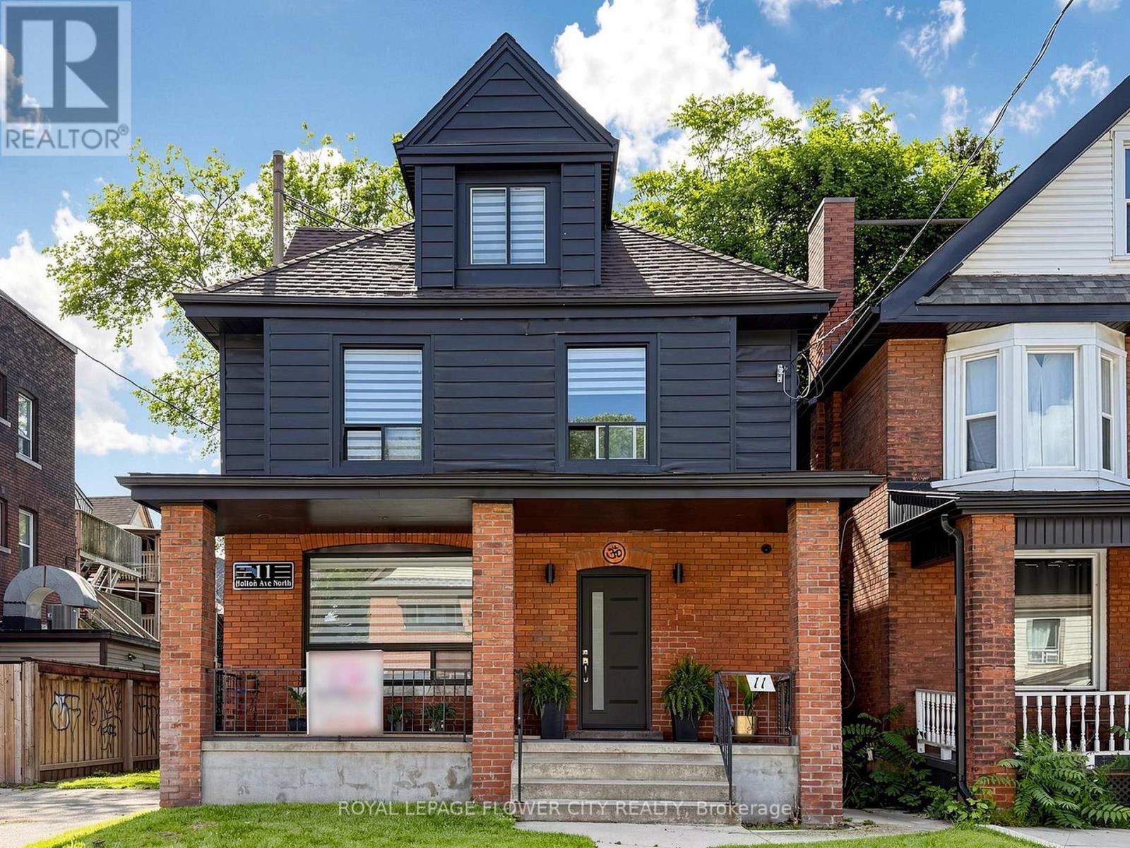 11 HOLTON AVENUE N, Hamilton, Ontario