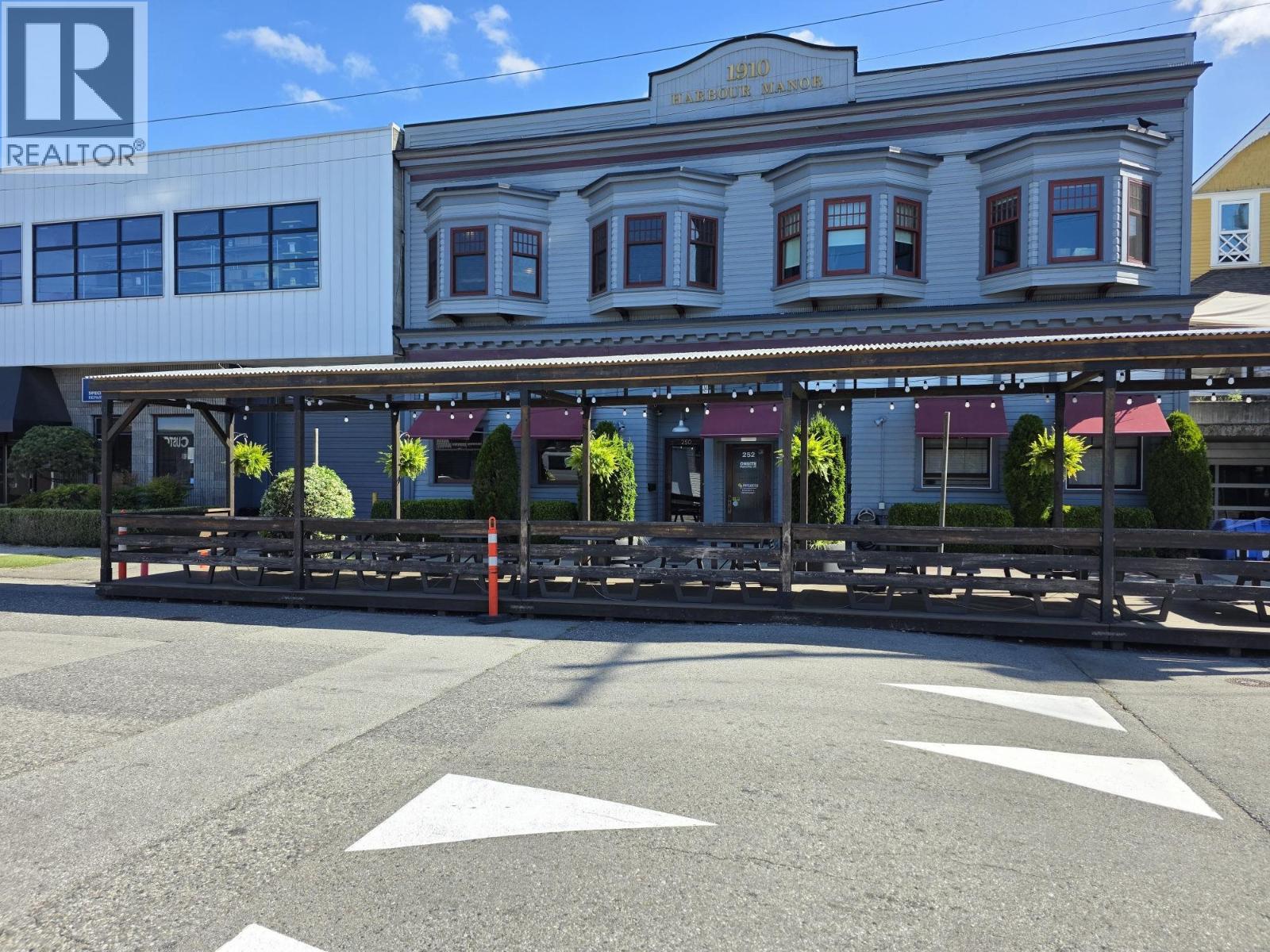 250 E 1ST STREET, North Vancouver, British Columbia