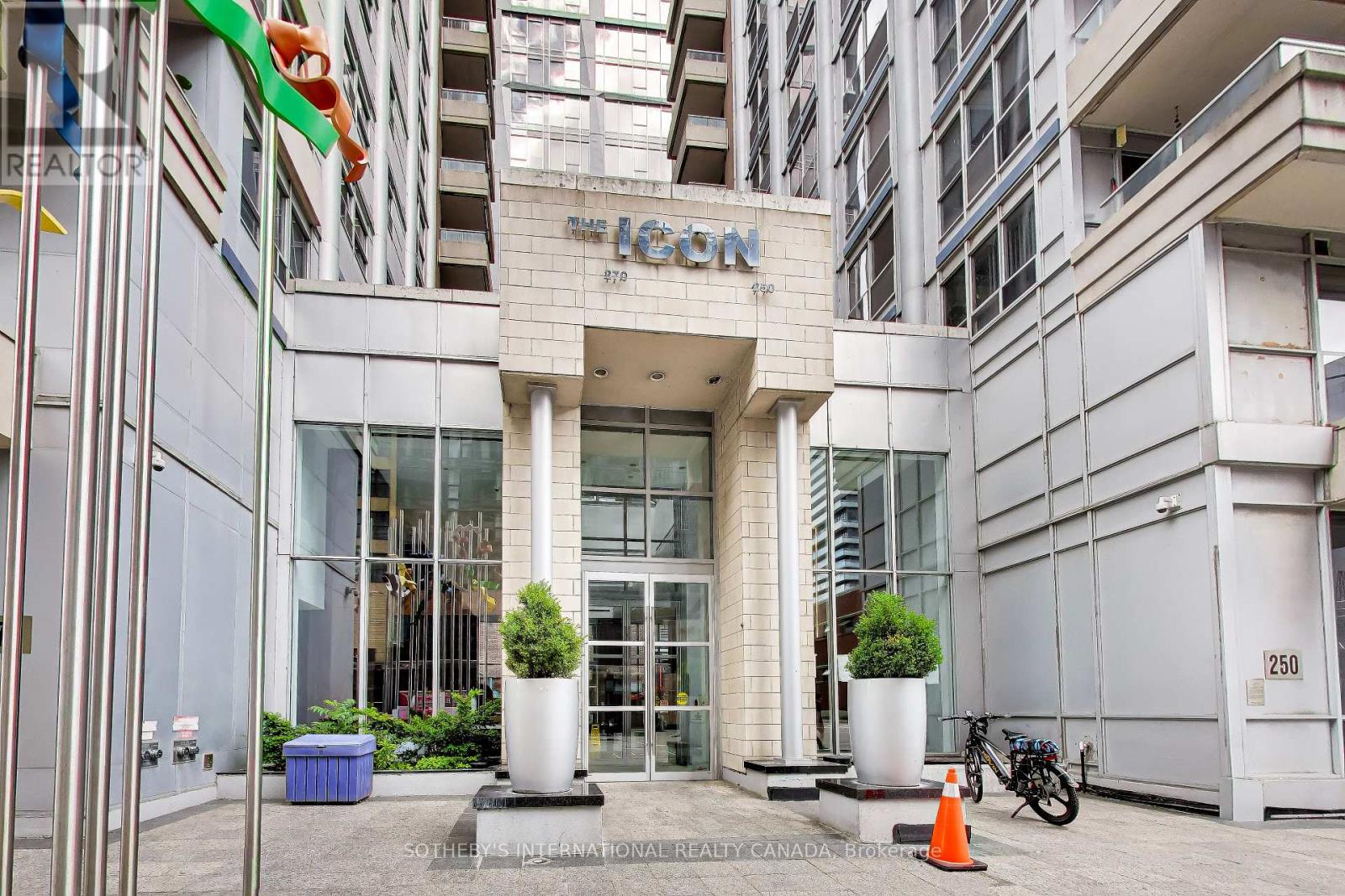 1005 - 270 Wellington Street W, Toronto, Ontario  M5V 3P5 - Photo 4 - C13466572